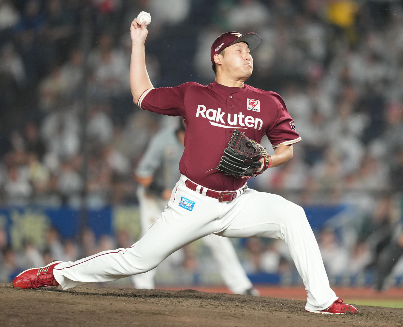 ロッテ対楽天　6回裏途中から2番手で登板した楽天安楽（撮影・鈴木みどり）