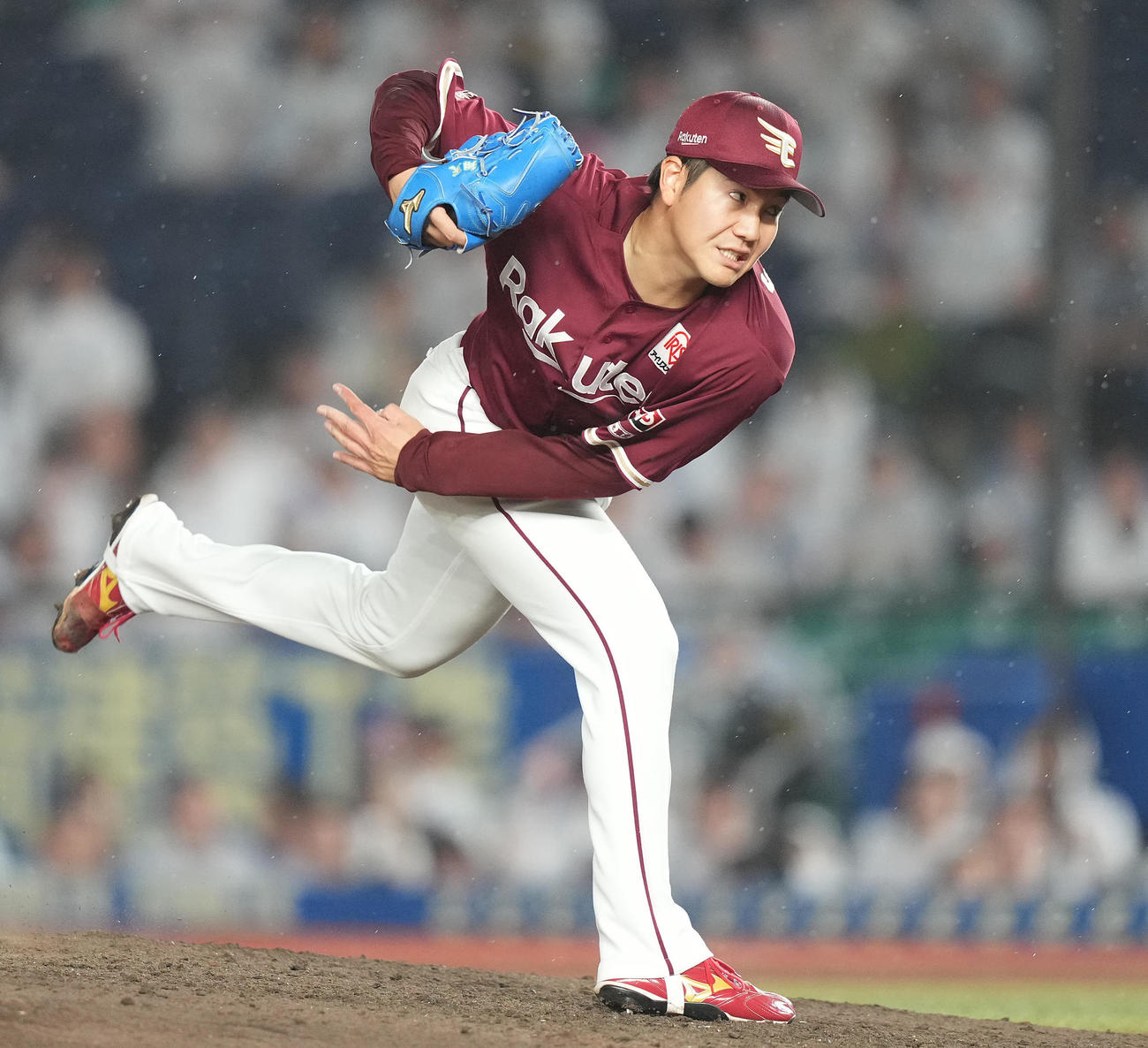 ロッテ対楽天　8回裏から4番手で登板した楽天鈴木翔（撮影・鈴木みどり）