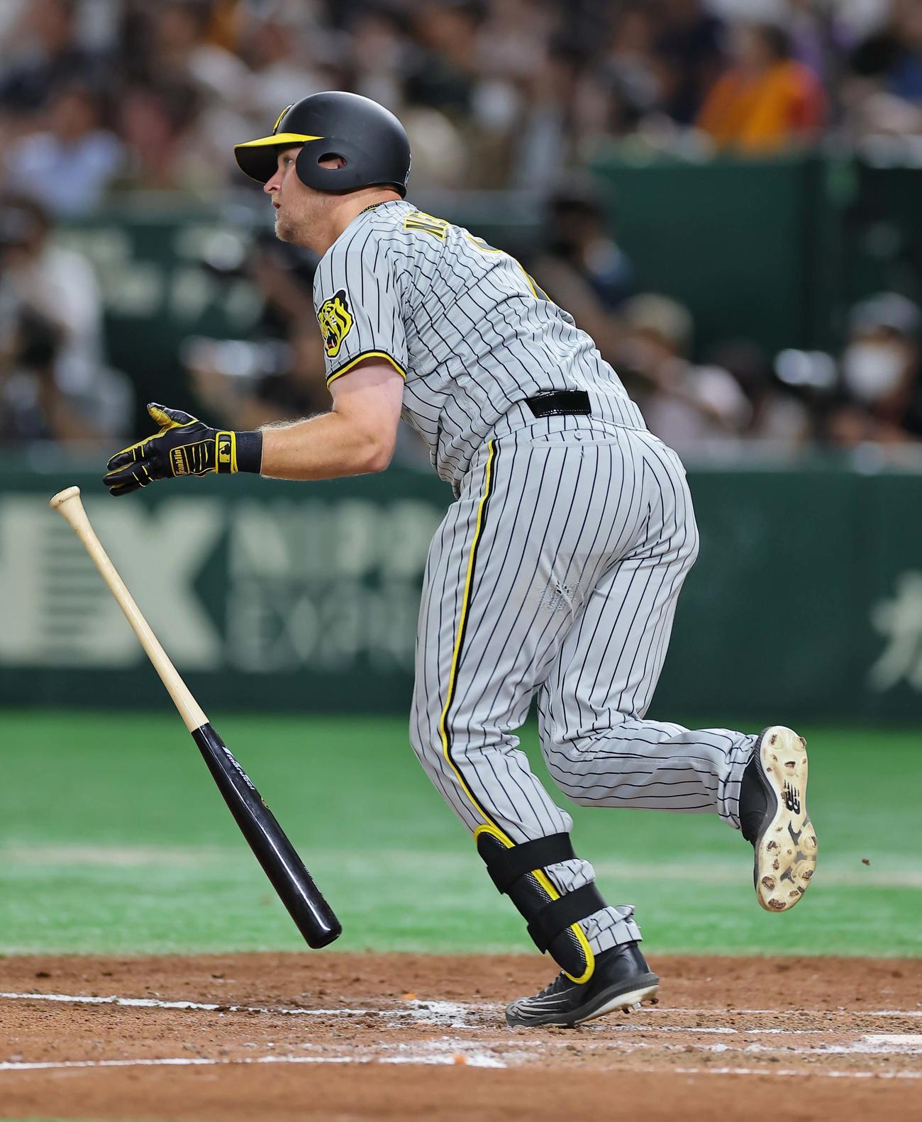 巨人対阪神　9回表阪神2死三塁、ノイジーは中越え適時二塁打を放つ（撮影・上田博志）