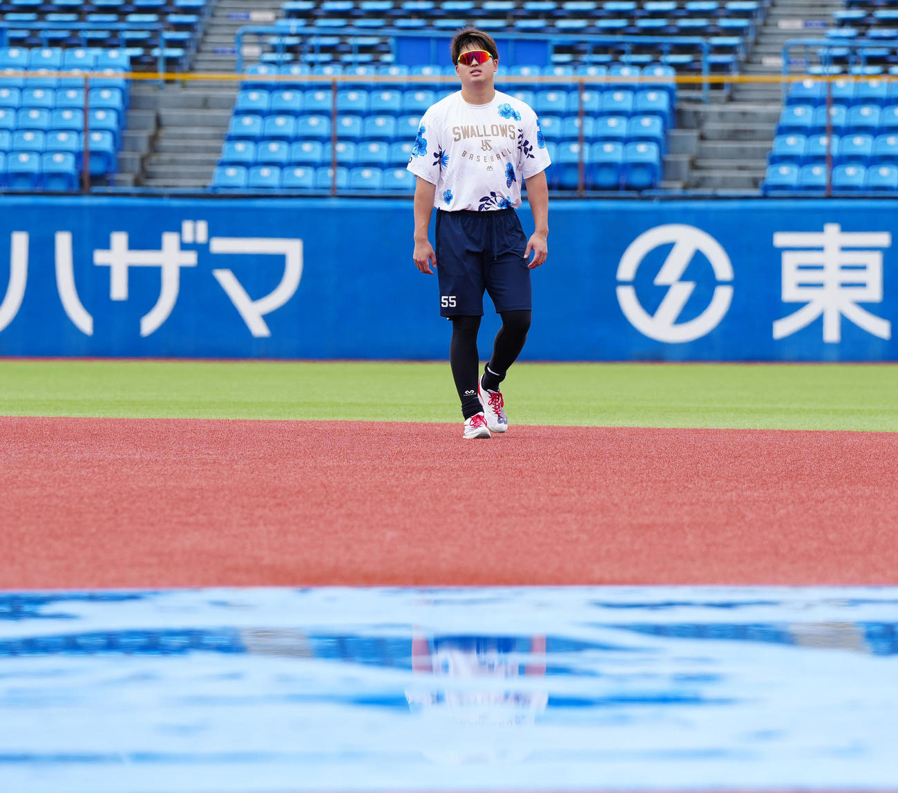 ヤクルト対広島　試合前練習に臨むヤクルト村上（撮影・江口和貴）