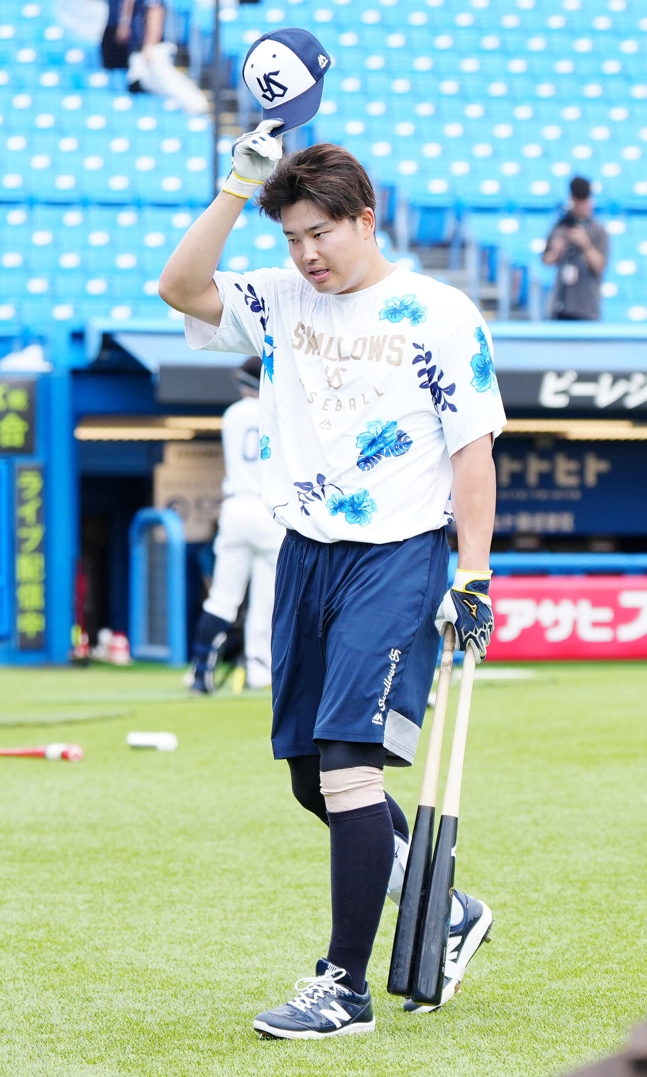 ヤクルト対広島　試合前、打撃練習を終えたヤクルト村上（撮影・江口和貴）