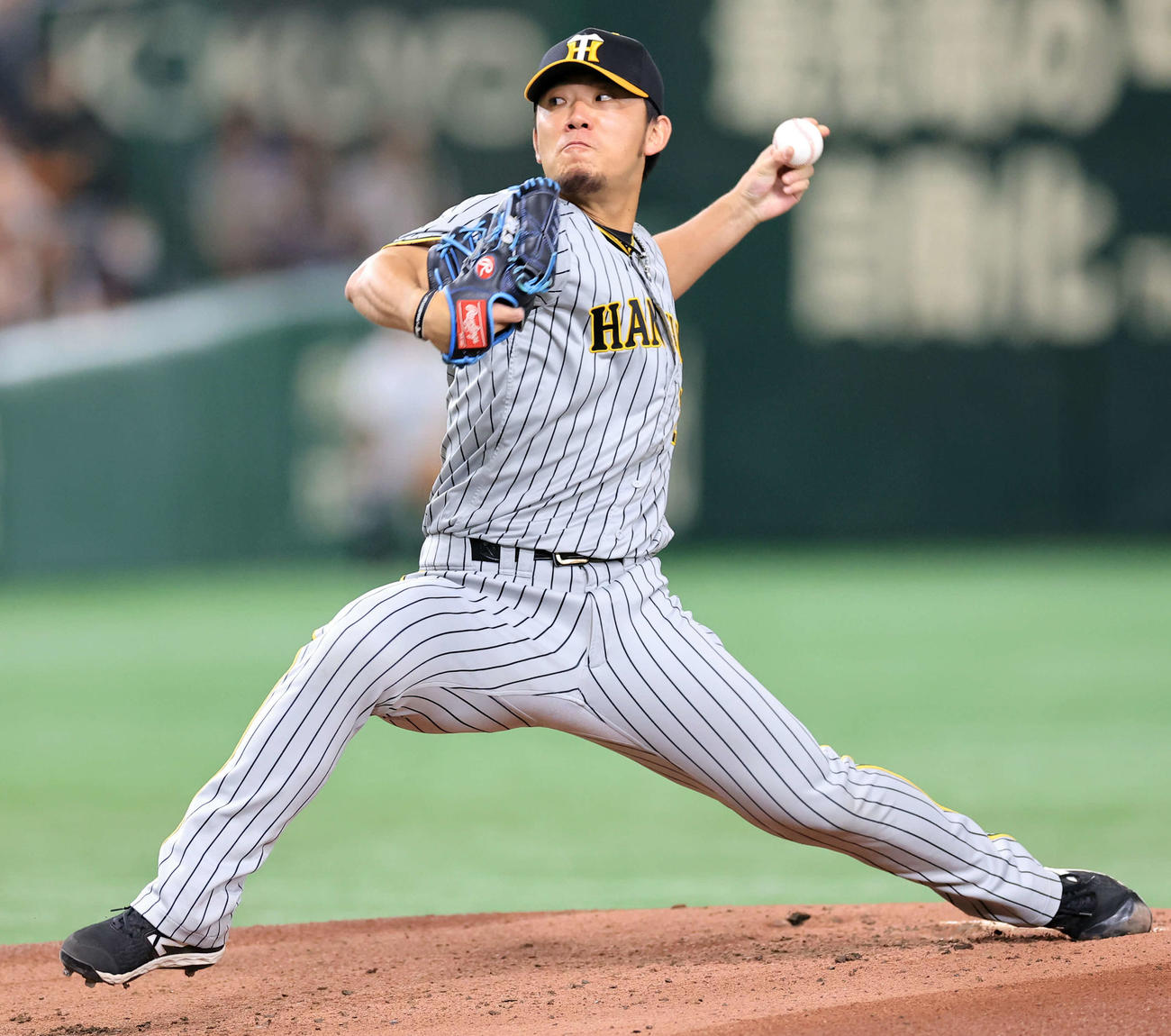 巨人対阪神　力投する阪神先発の伊藤将（撮影・浅見桂子）