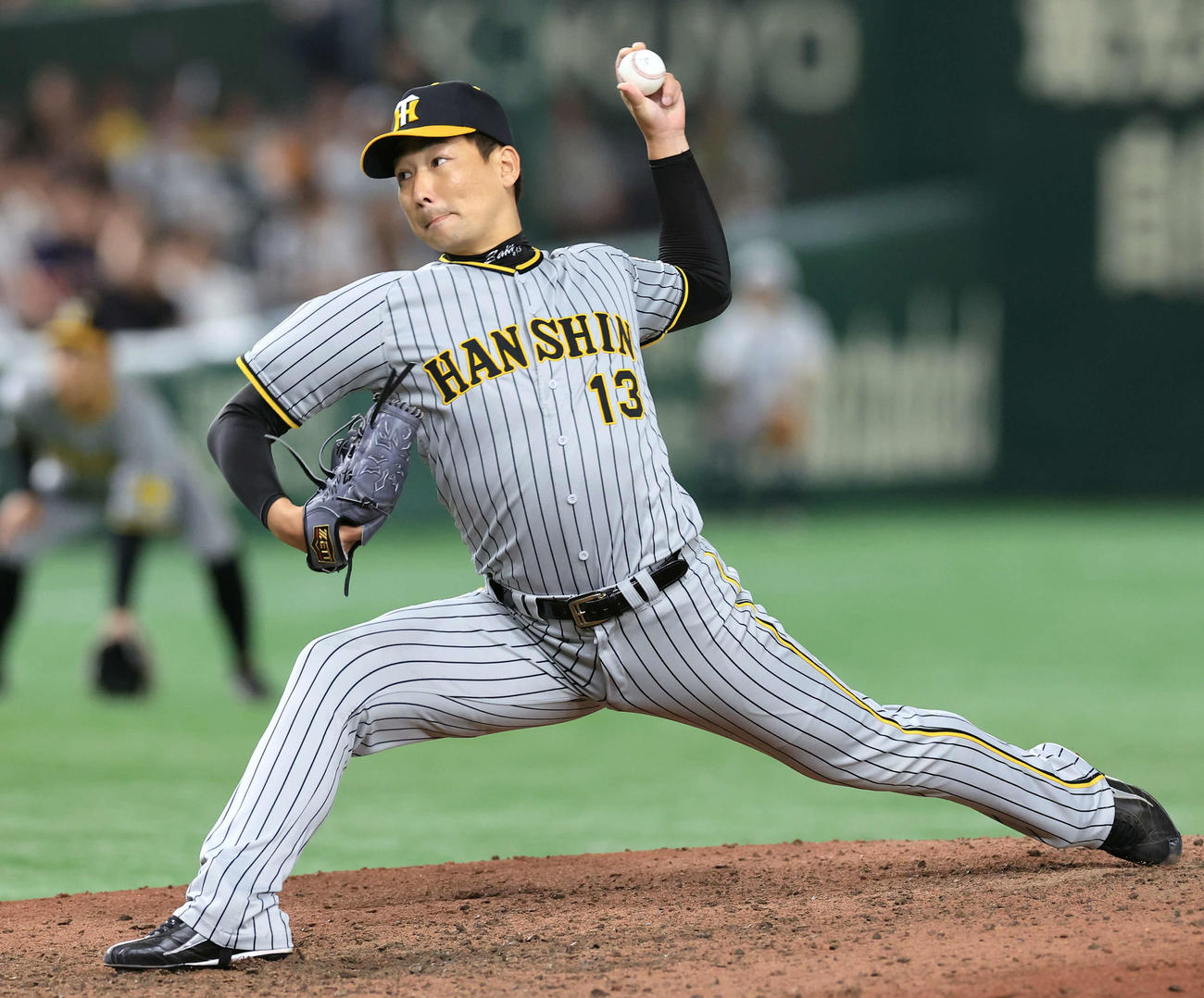 巨人対阪神　9回裏巨人の攻撃で登板した岩崎（撮影・浅見桂子）