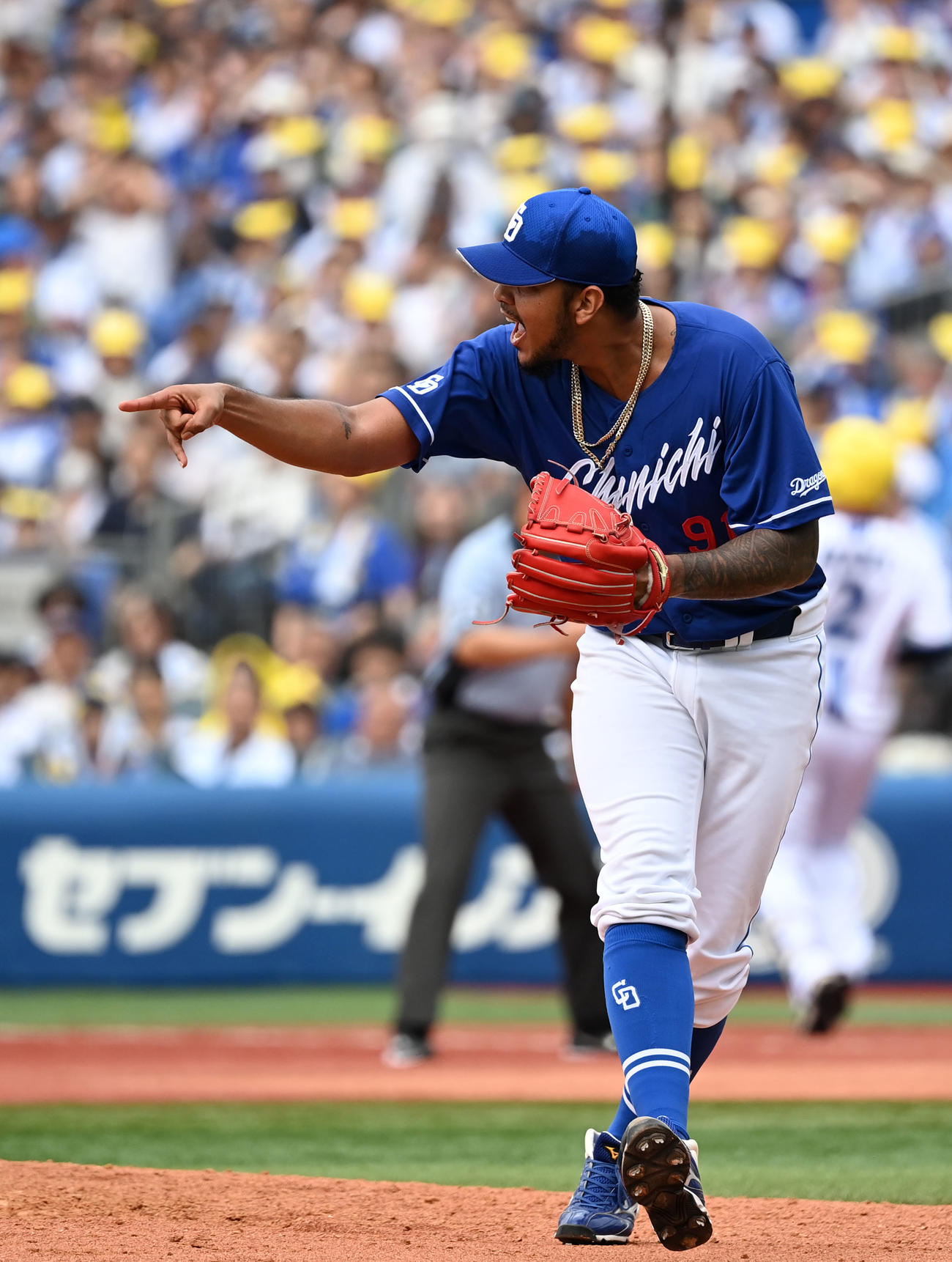 DeNA対中日　7回裏を無失点に抑える中日メヒア（撮影・横山健太）