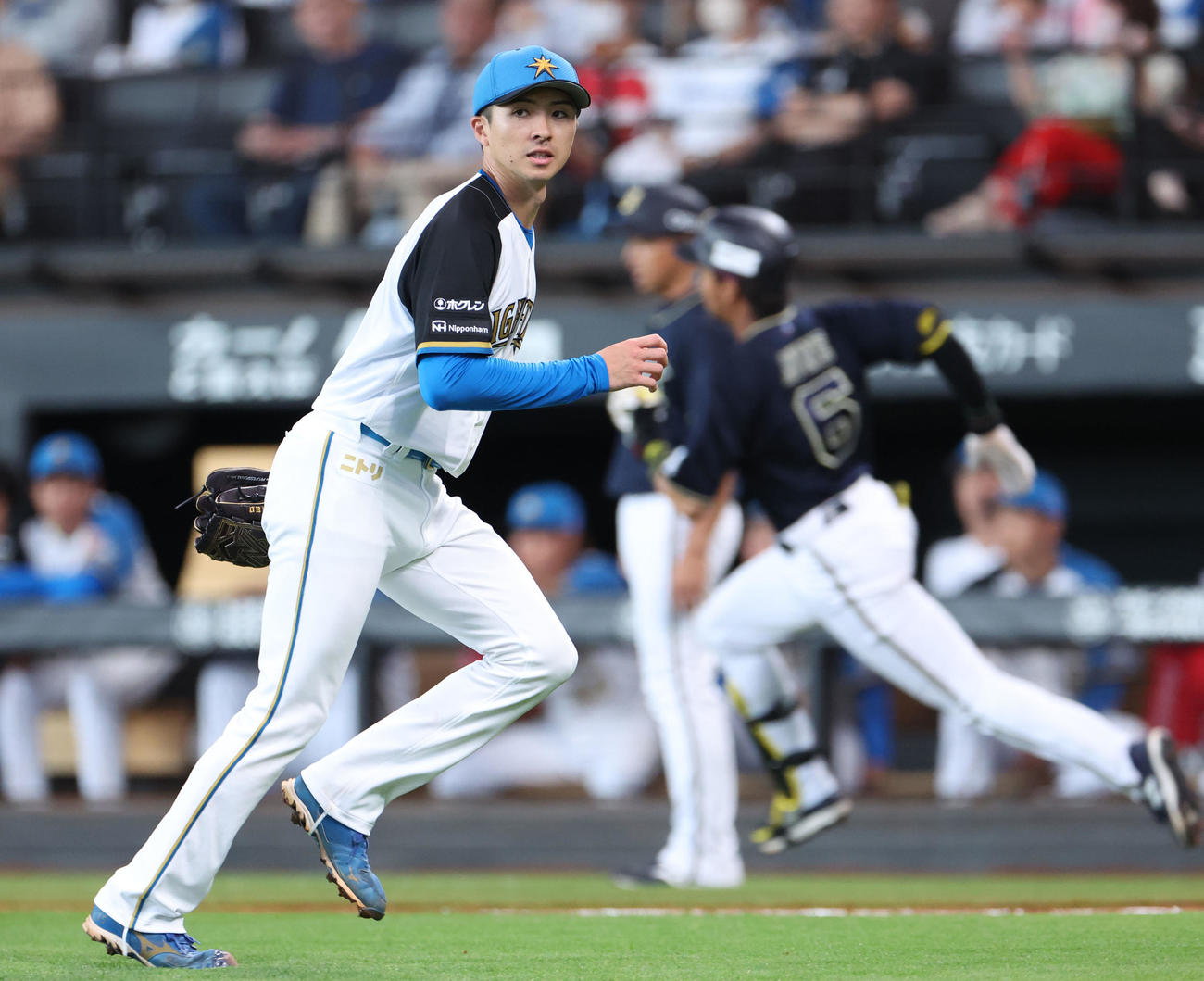 日本ハム対オリックス　5回表オリックス1死一、二塁、宗に勝ち越しとなる適時二塁打を浴びる上沢（撮影・佐藤翔太）