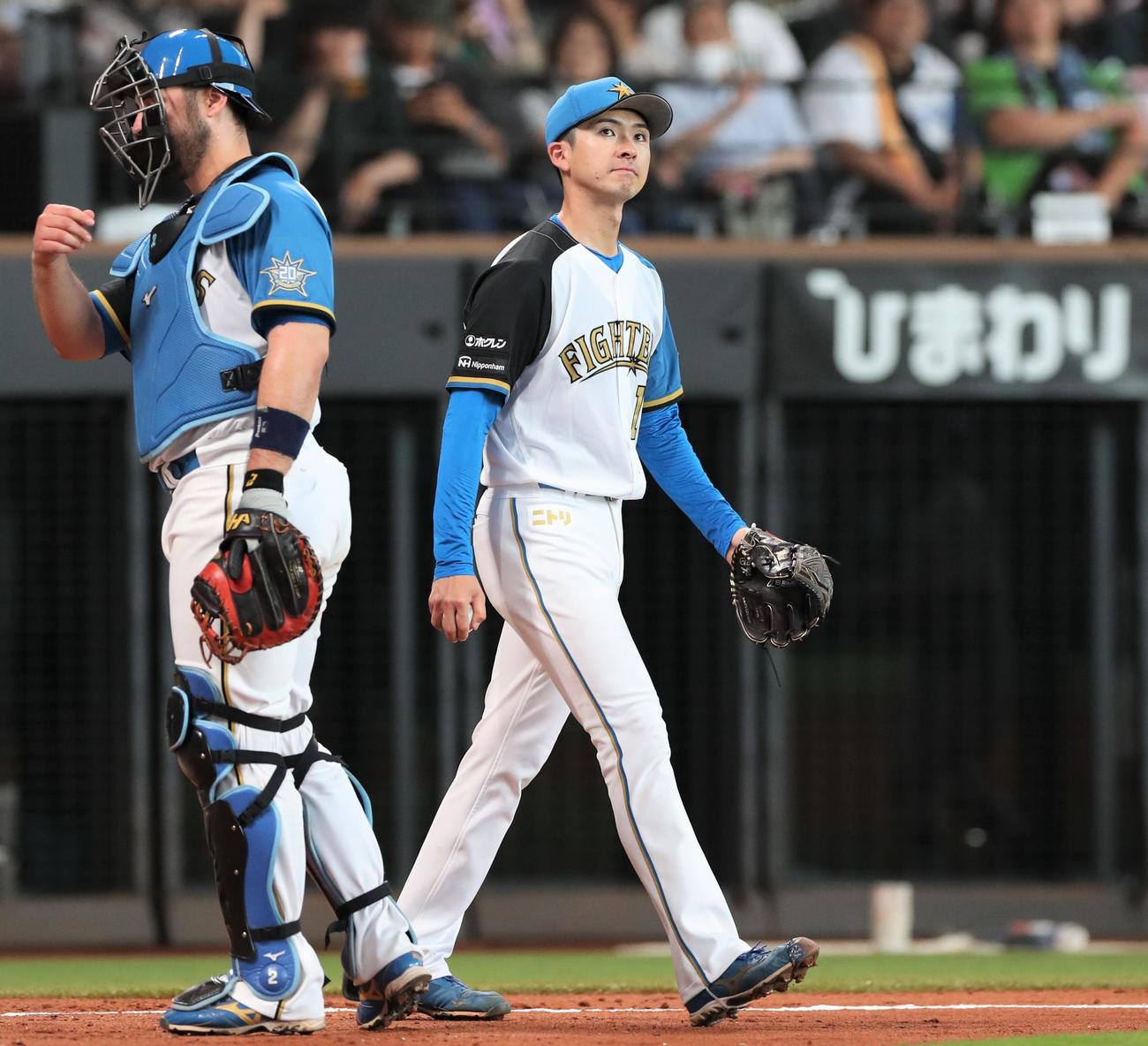 日本ハム対オリックス　5回表オリックス1死一、二塁、宗に右越え2点適時二塁打を浴びる上沢（撮影・黒川智章）