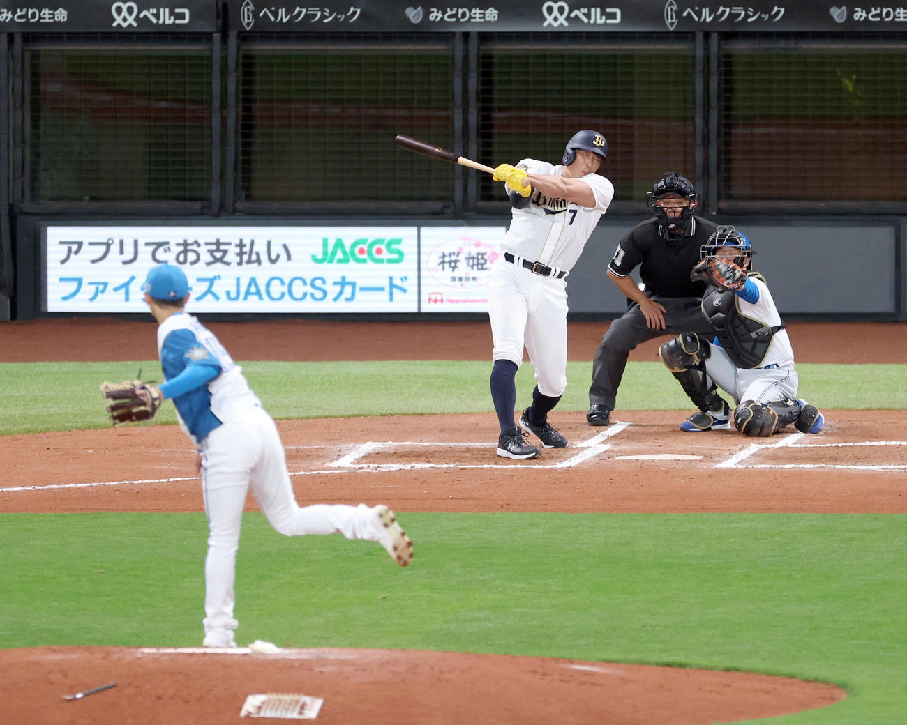 日本ハム対オリックス　糸井嘉男氏を三振にとる日本ハム金子特命コーチ（撮影・佐藤翔太）