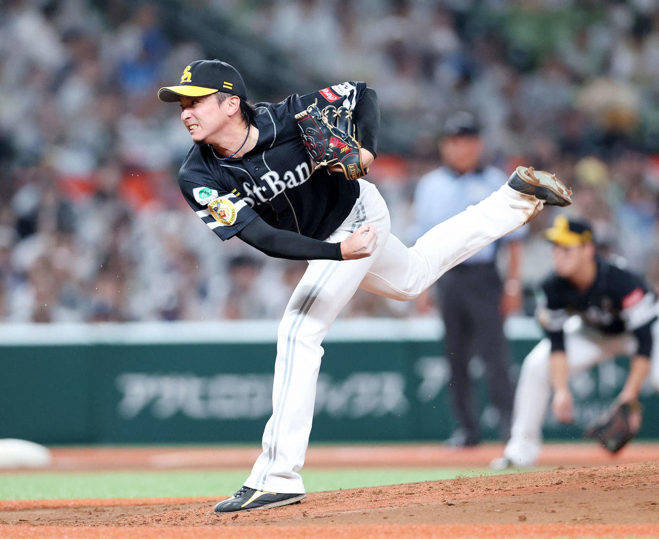 西武対ソフトバンク　力投するソフトバンク先発の東浜（撮影・鈴木正人）