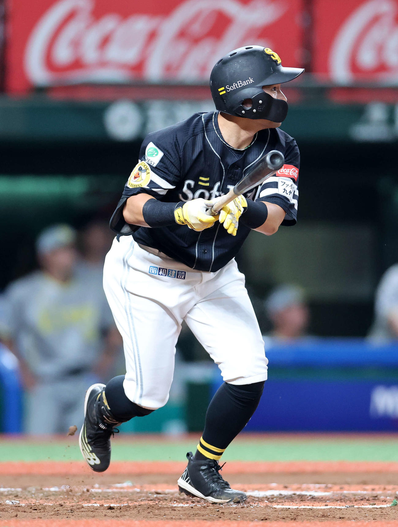 西武対ソフトバンク　2回表ソフトバンク1死二塁、中村晃は中前適時打を放つ（撮影・鈴木正人）
