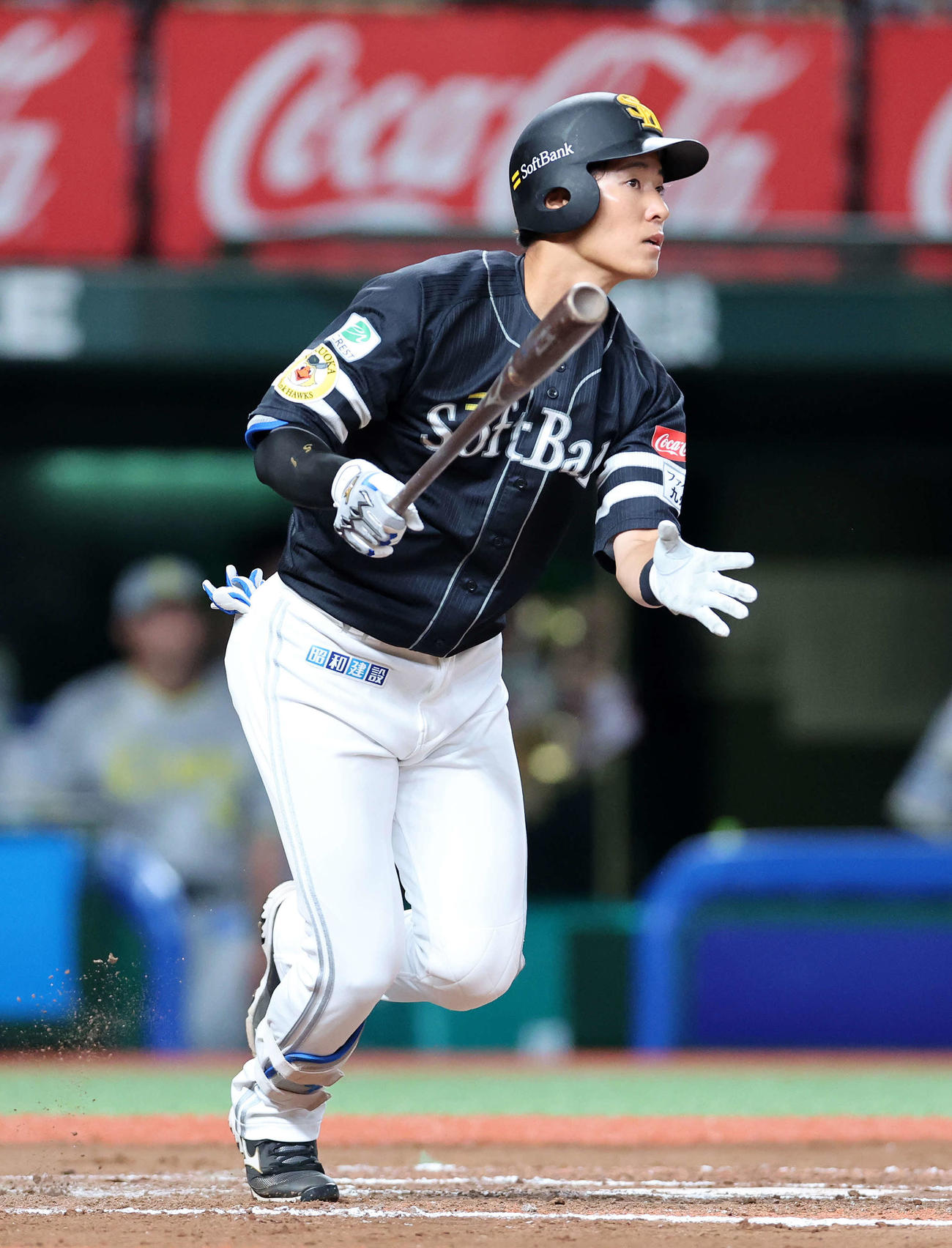 西武対ソフトバンク　10回表ソフトバンク1死二、三塁、上林は右越え2点適時三塁打を放つ（撮影・鈴木正人）