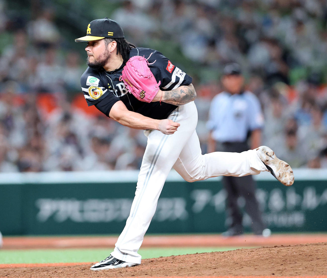西武対ソフトバンク　力投するソフトバンク5番手のオスナ（撮影・鈴木正人）