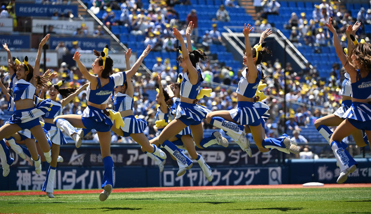 DeNA対中日　オープニングセレモニーに登場したDiana（撮影・横山健太）