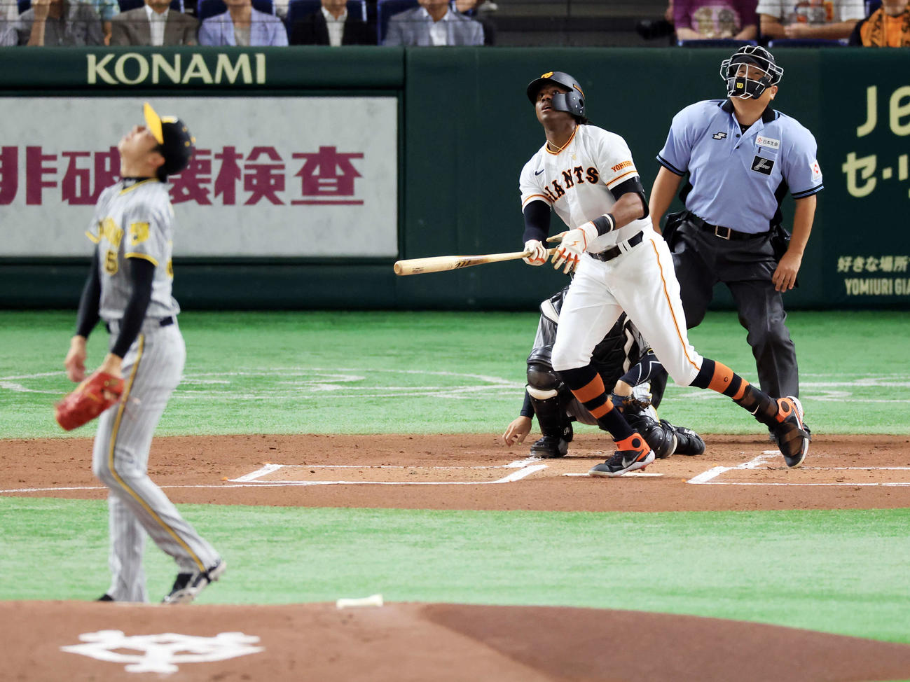 巨人対阪神　1回裏巨人無死、ブリンソンは先頭打者本塁打を放つ。投手才木（撮影・浅見桂子）