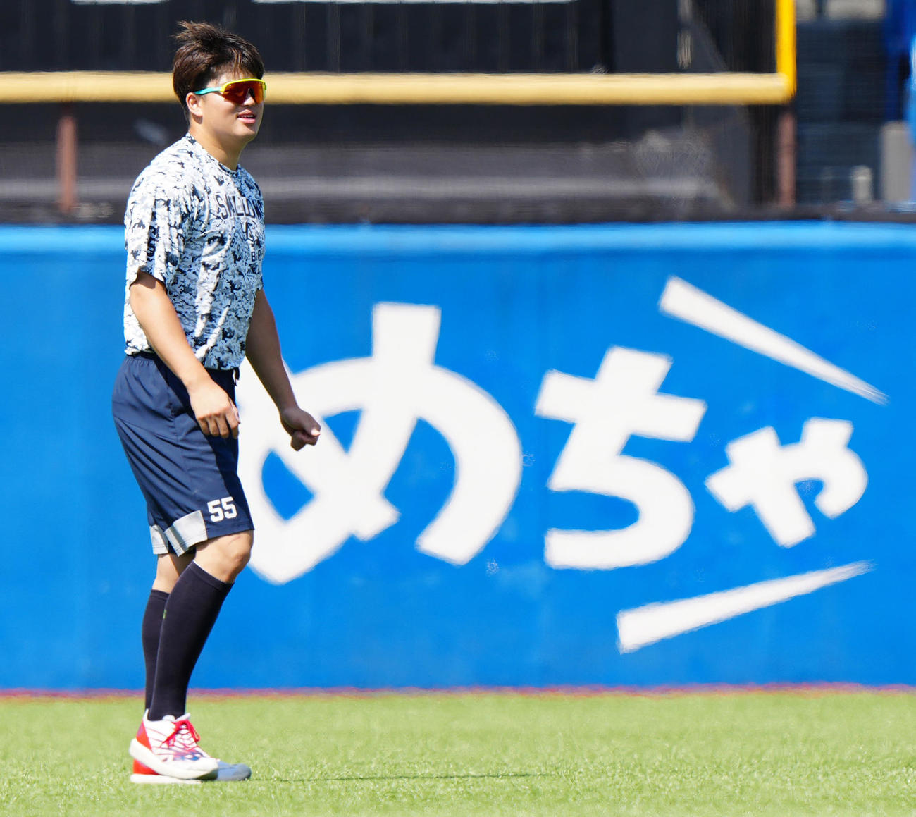 ヤクルト対広島　試合前練習に臨むヤクルト村上（撮影・江口和貴）