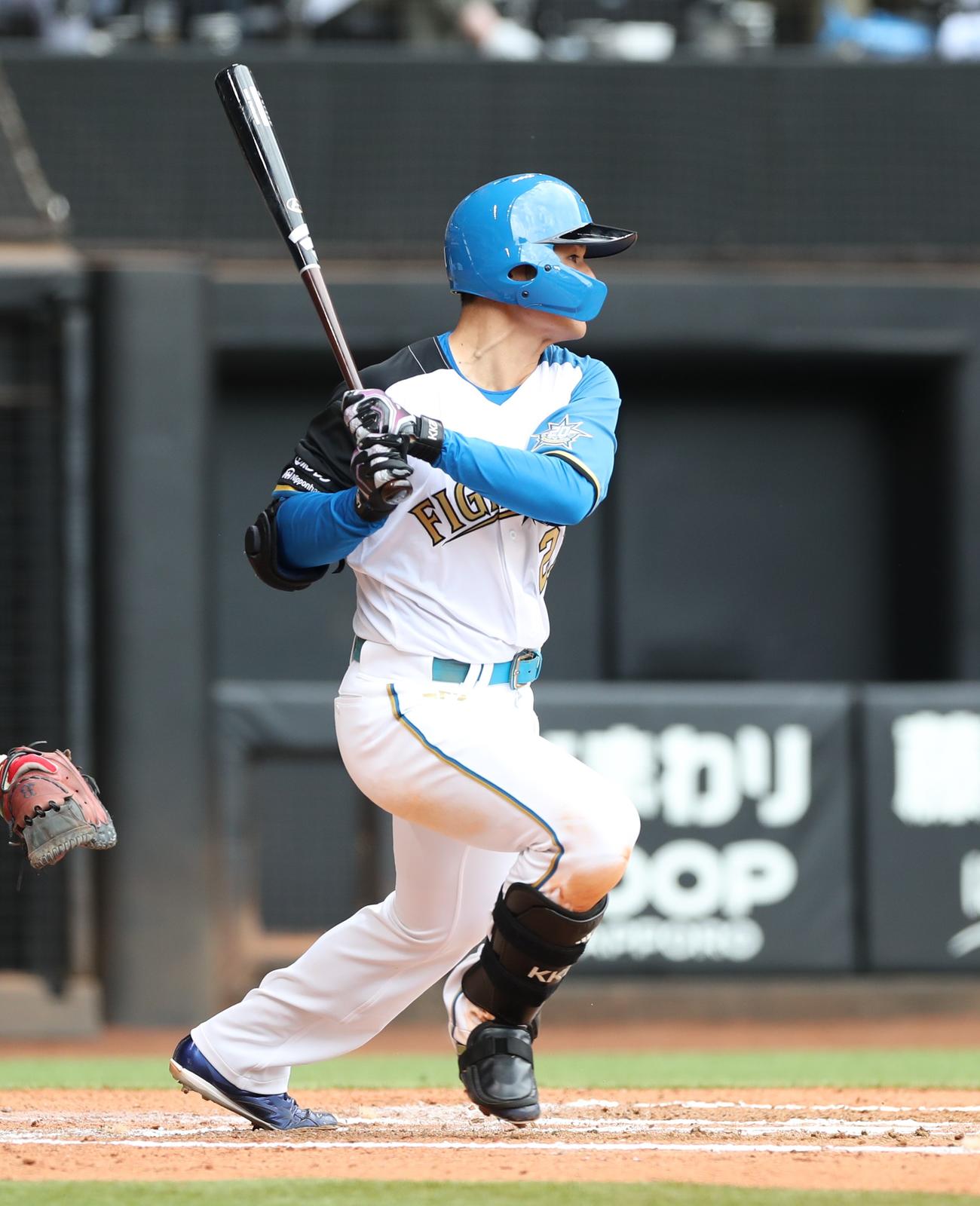 日本ハム対オリックス　6回裏日本ハム1死、中前打を放つ清宮（撮影・黒川智章）