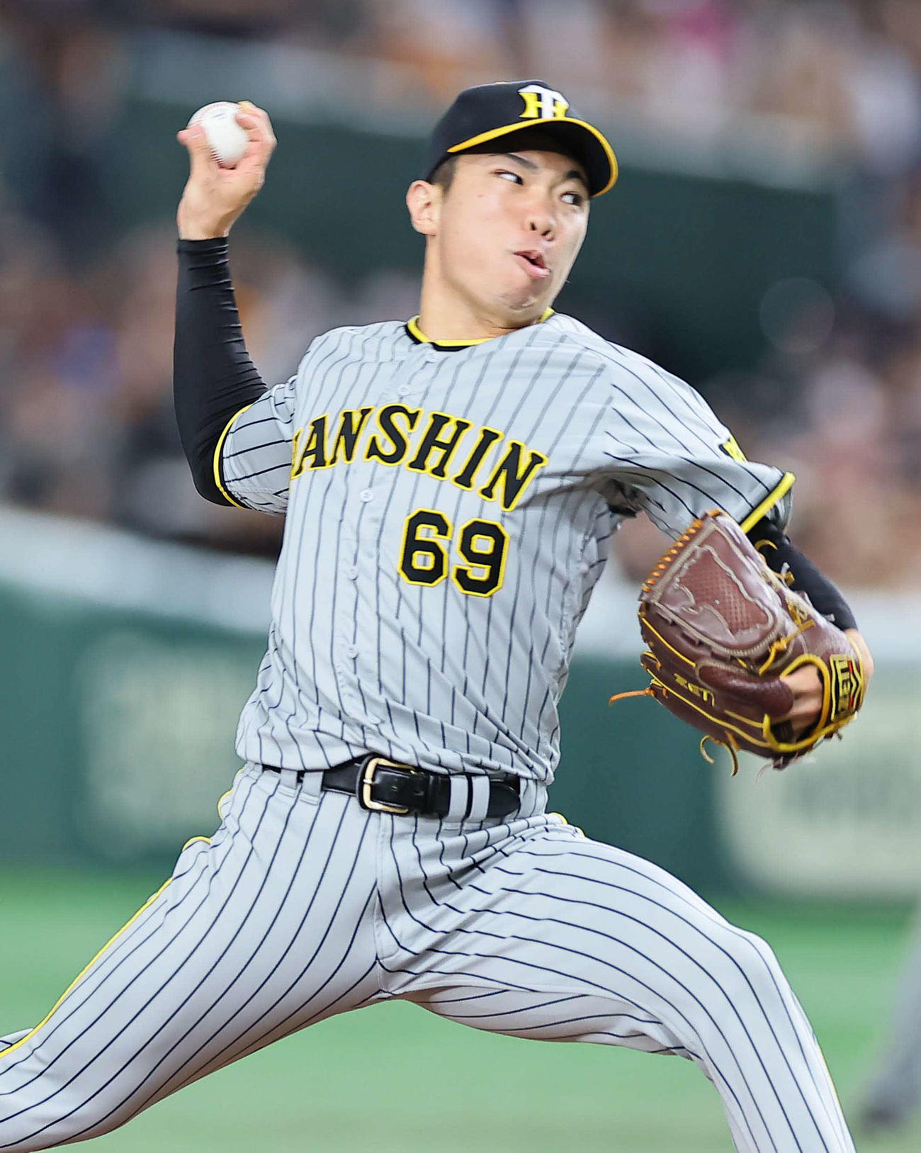 巨人対阪神　阪神3番手の石井（撮影・上田博志）