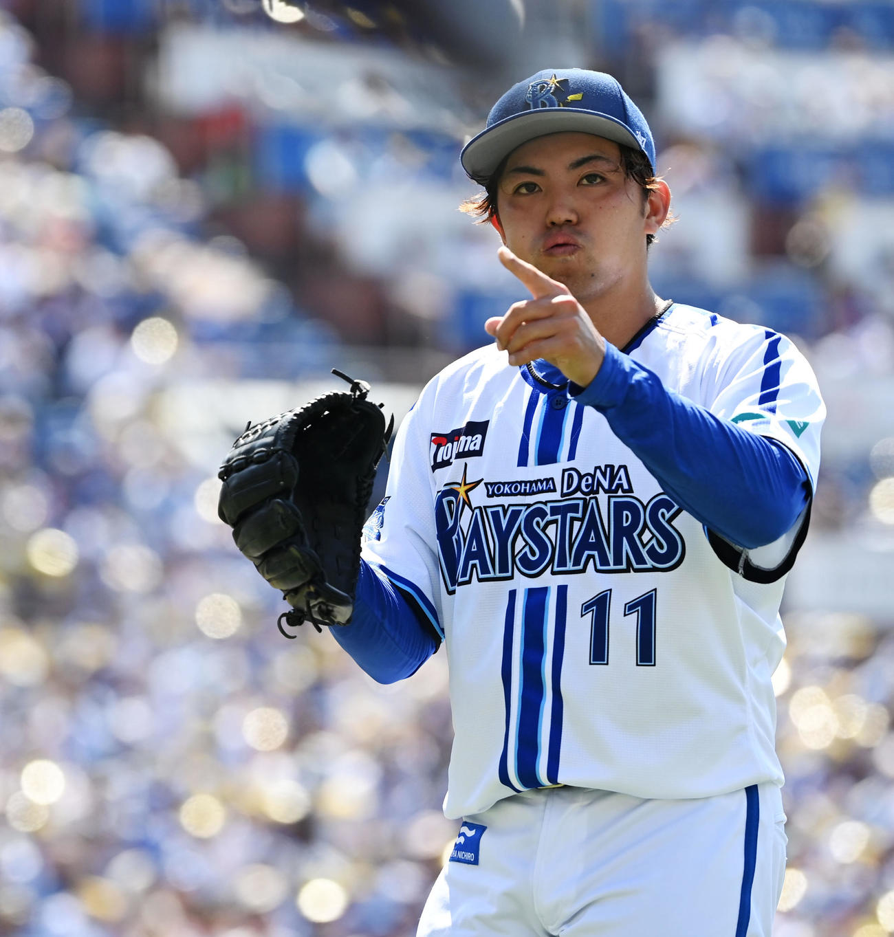 DeNA対中日　2回表を無失点に抑えベンチへ引き揚げるDeNA東（撮影・横山健太）