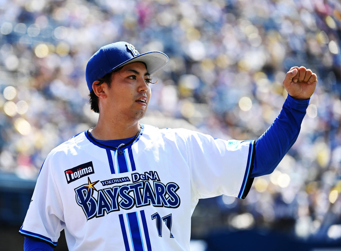 DeNA対中日　2回表を無失点に抑えベンチへ引き揚げるDeNA東（撮影・横山健太）