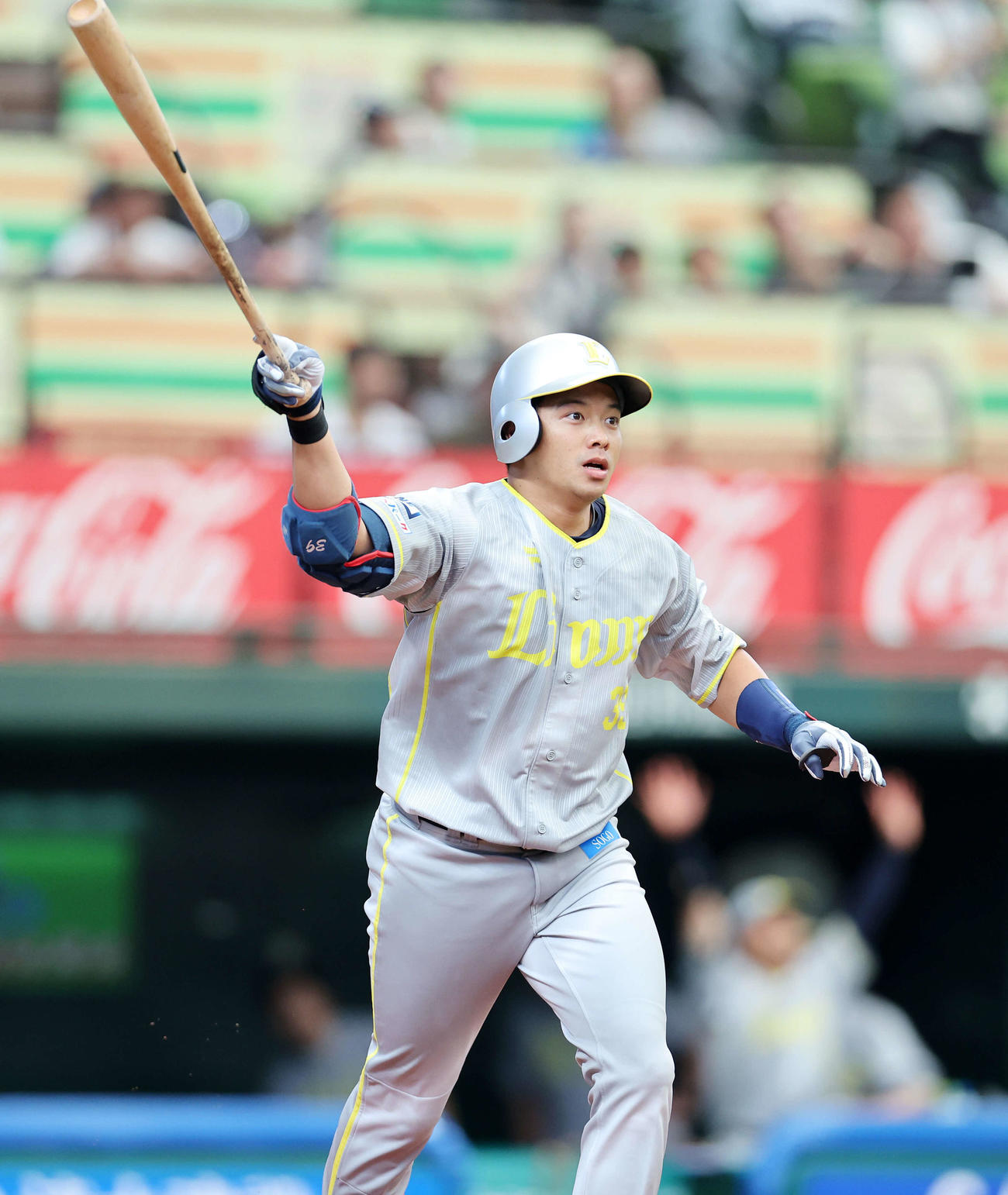 西武対ソフトバンク　3回裏西武2死一、二塁、呉は右越え3点本塁打を放つ（撮影・鈴木正人）