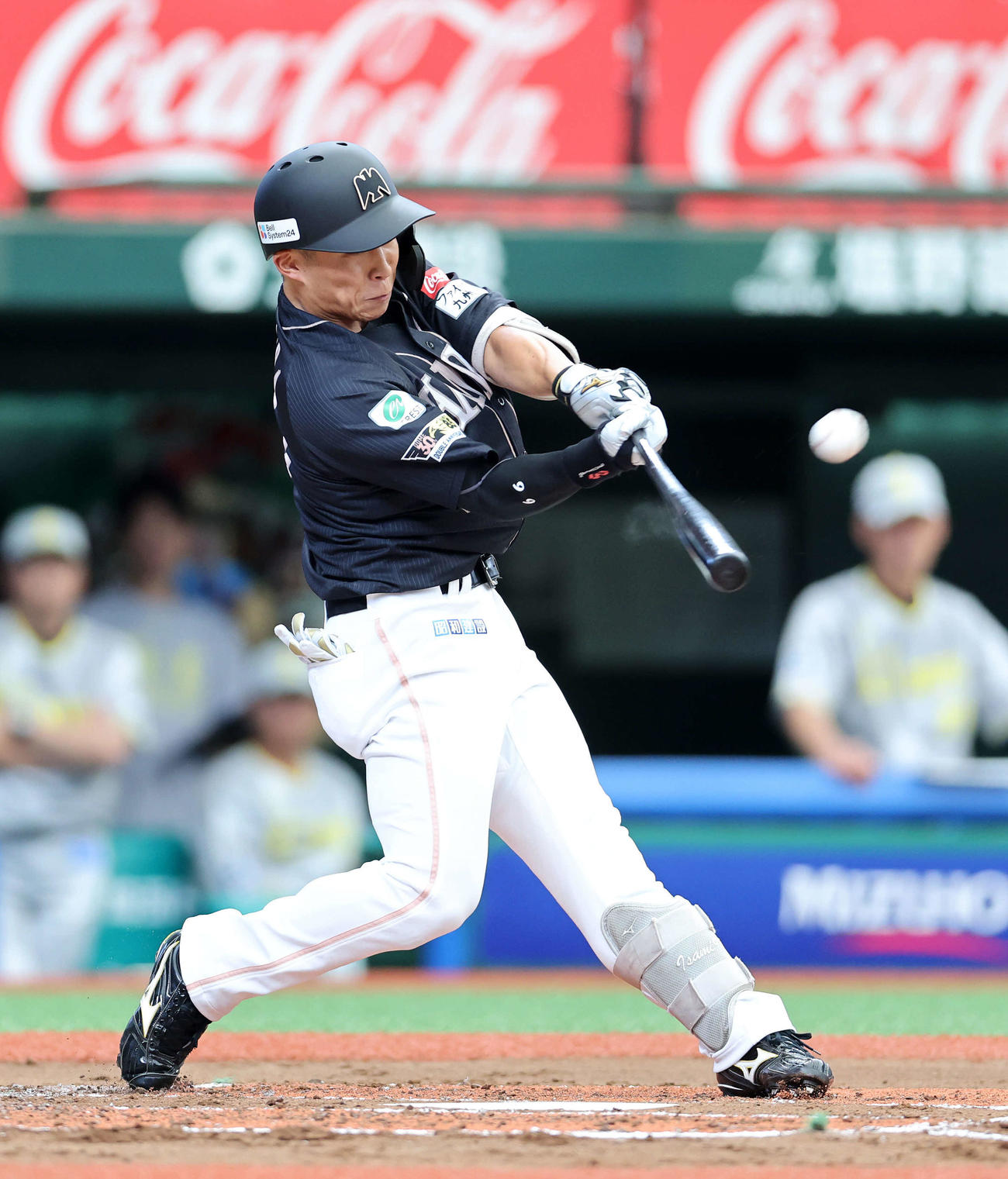 西武対ソフトバンク　2回表ソフトバンク1死一塁、野村勇は左中間2点本塁打を放つ（撮影・鈴木正人）