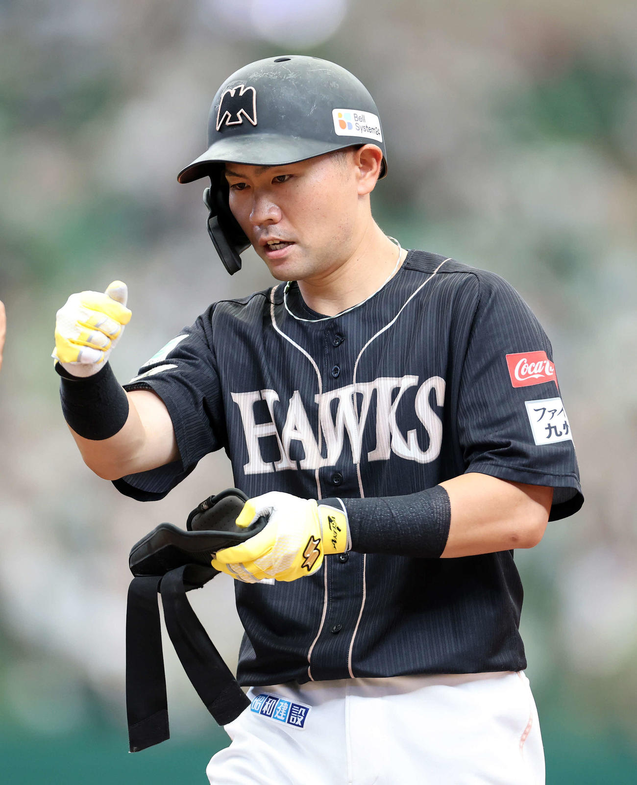 西武対ソフトバンク　2回表ソフトバンク2死、中村晃は左前安打を放つ（撮影・鈴木正人）