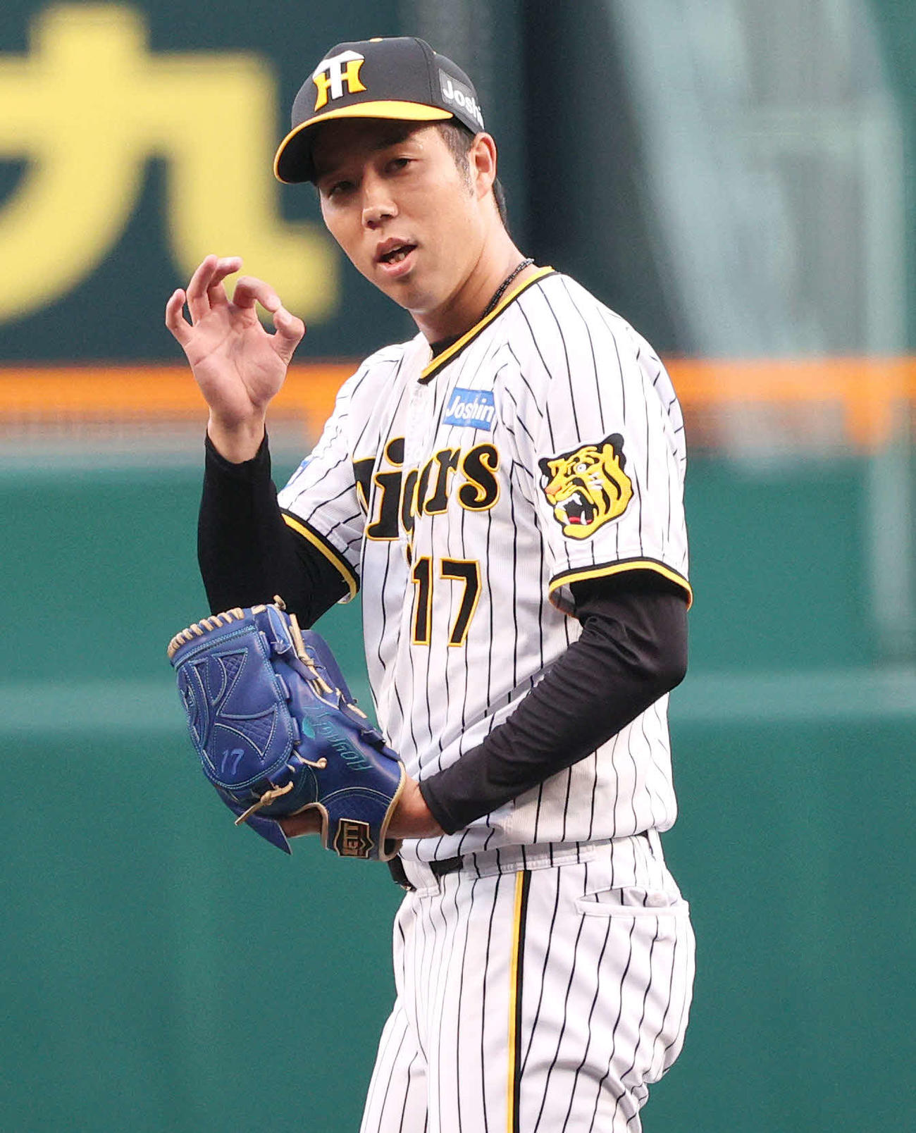 ウエスタン・リーグ阪神対オリックス　マウンドでOKサインをみせる阪神先発の青柳（撮影・上山淳一）