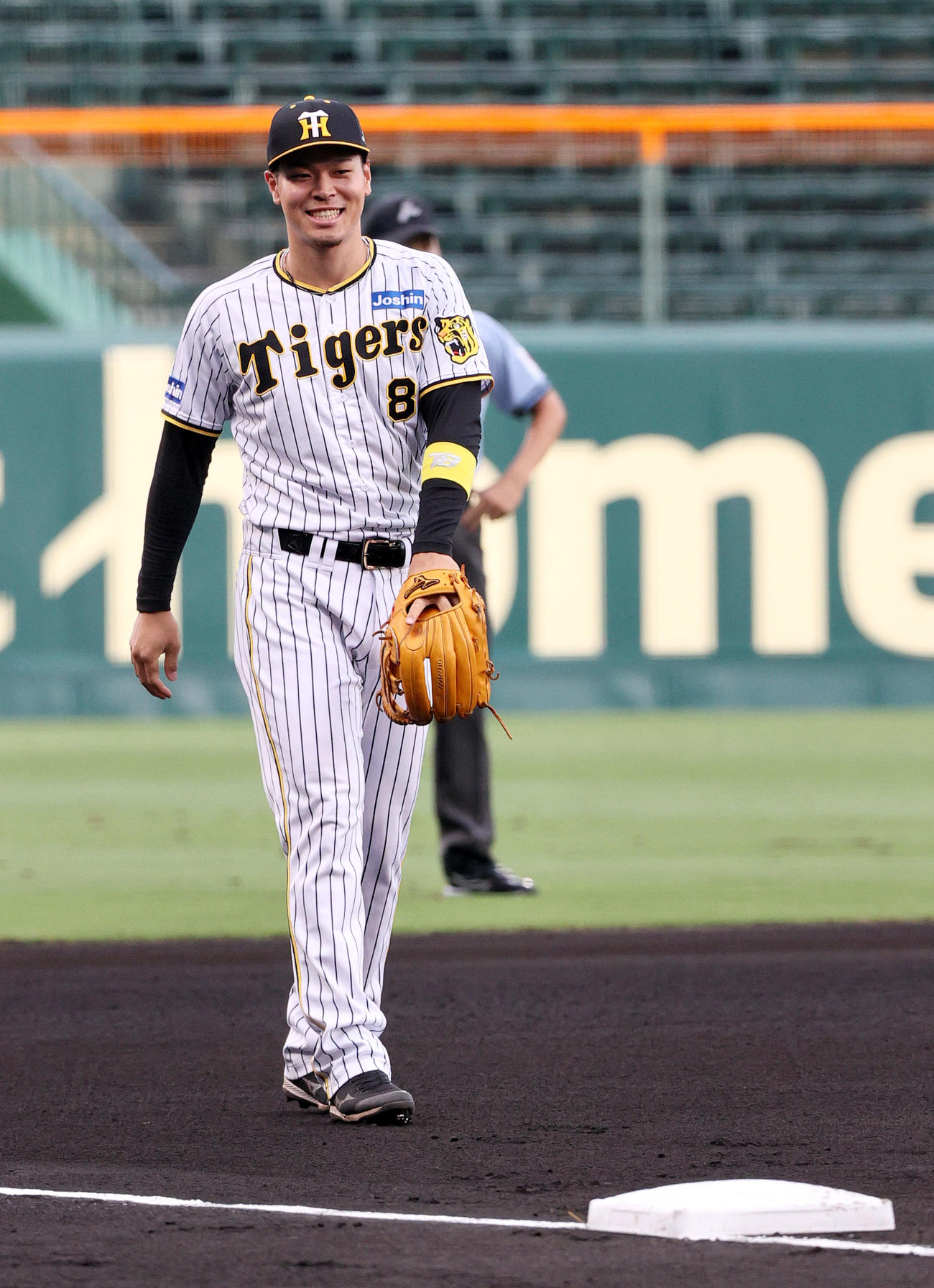 ウエスタン・リーグ阪神対オリックス　1回の守備につく阪神佐藤輝（撮影・上山淳一）