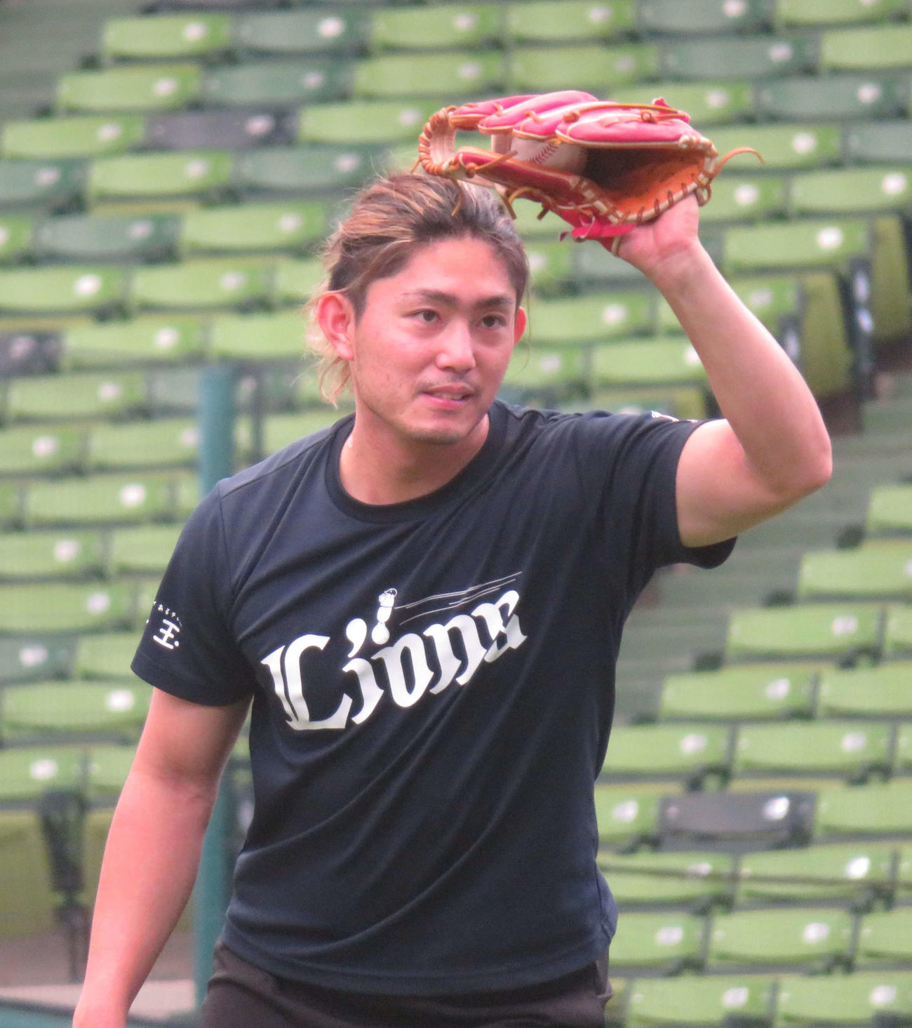 4日のロッテ戦先発に向けて練習する西武今井（撮影・金子真仁）