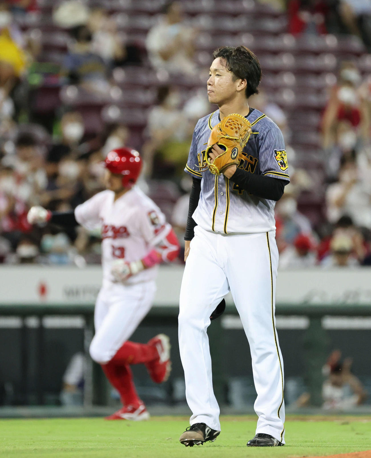 21年8月28日、広島戦の3回、阪神村上は菊池涼に左越え本塁打を浴びる