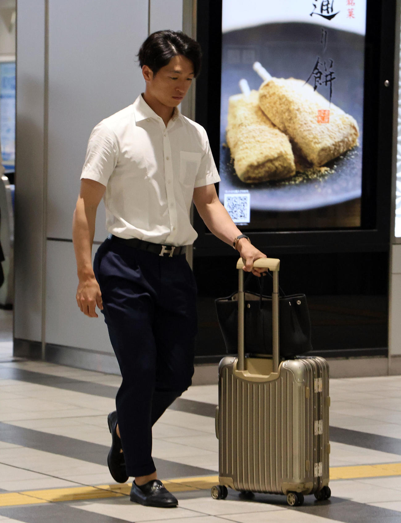 広島対阪神　登録抹消され、帰阪する阪神近本（撮影・藤尾明華）