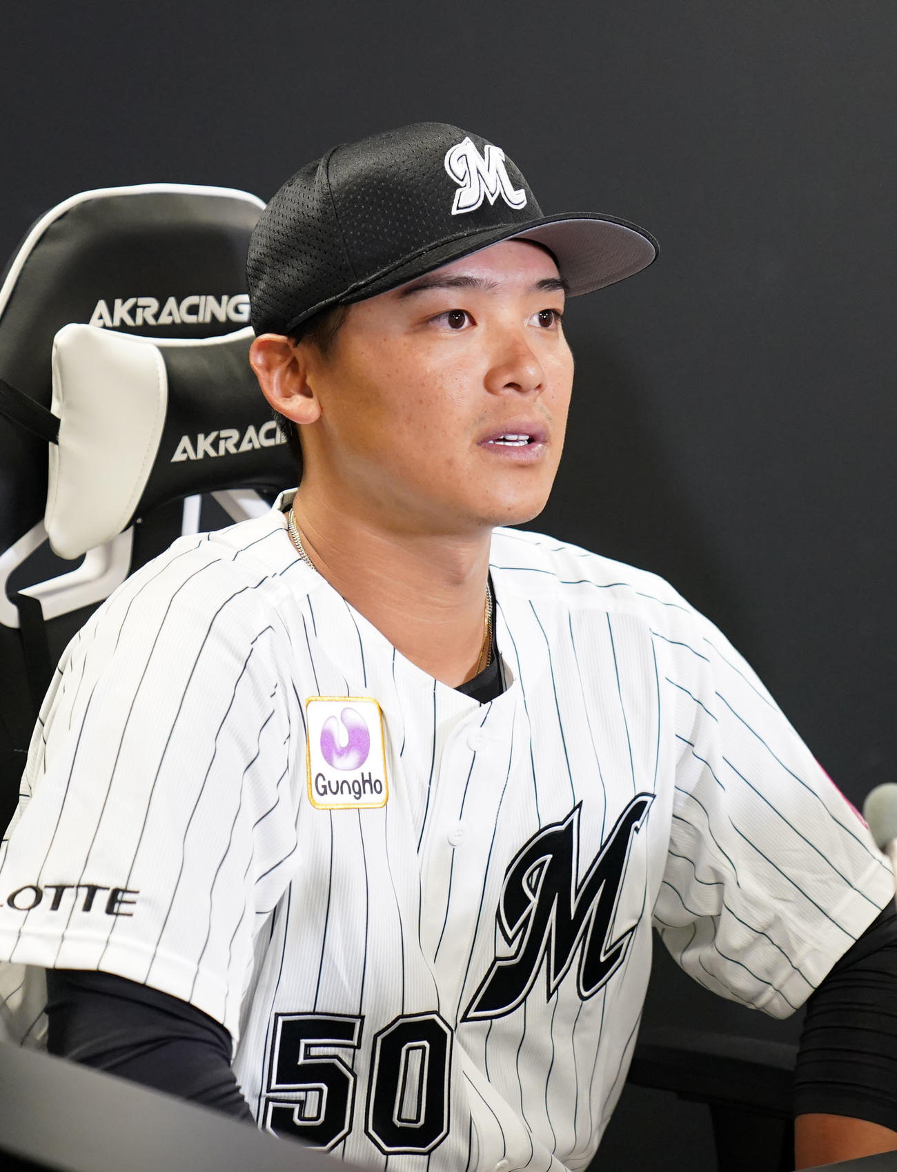 ロッテ対西武　ロッテに入団しての意気込みを語る石川慎（撮影・横山健太）