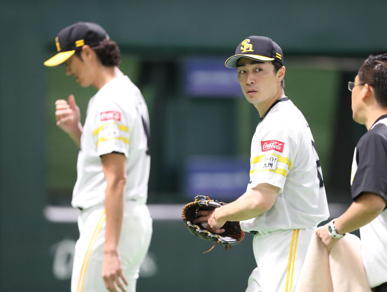ソフトバンク対日本ハム　4回途中でマウンドを降りる和田（撮影・梅根麻紀）