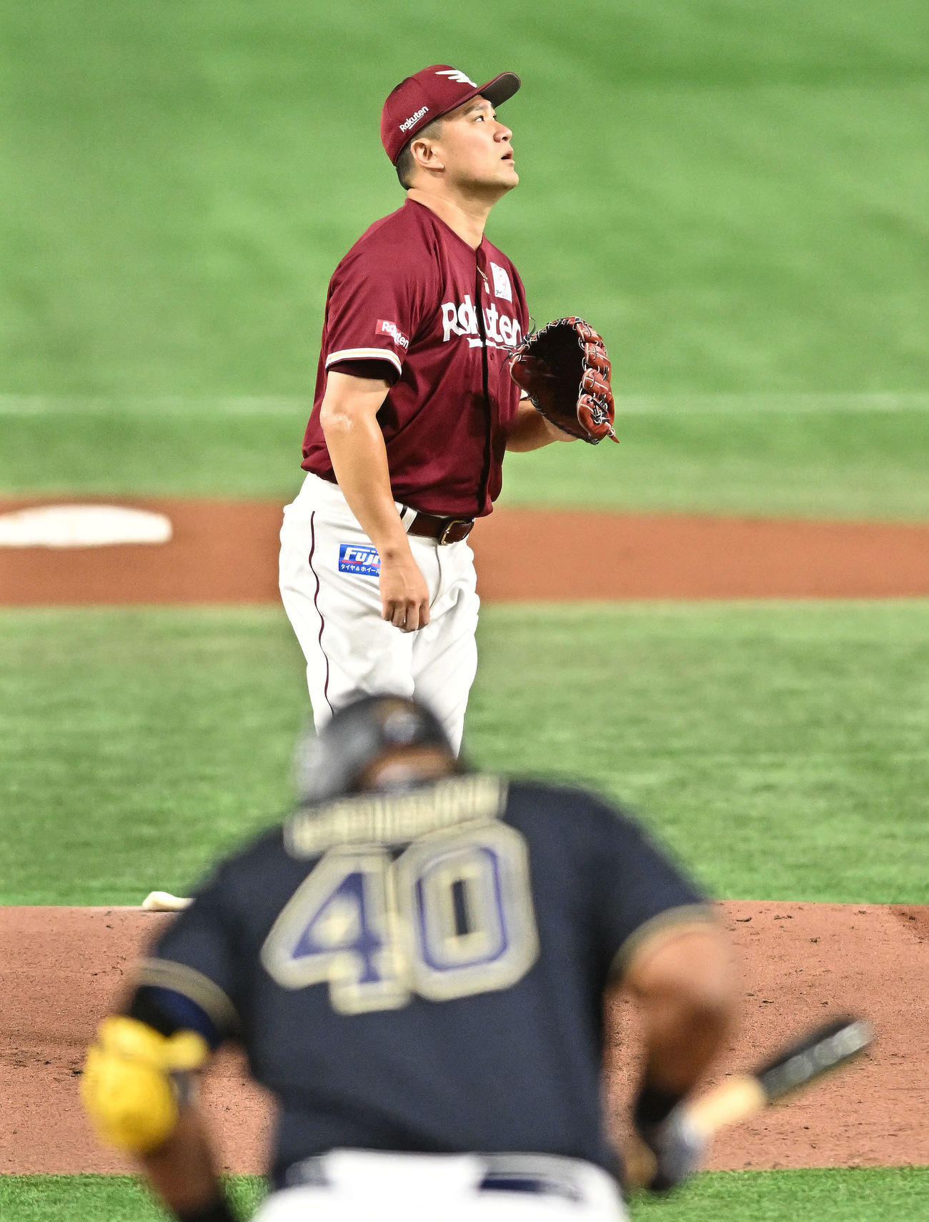 楽天対オリックス　1回表オリックス無死満塁、セデーニョに先制の押し出し四球を許す田中将（撮影・滝沢徹郎）