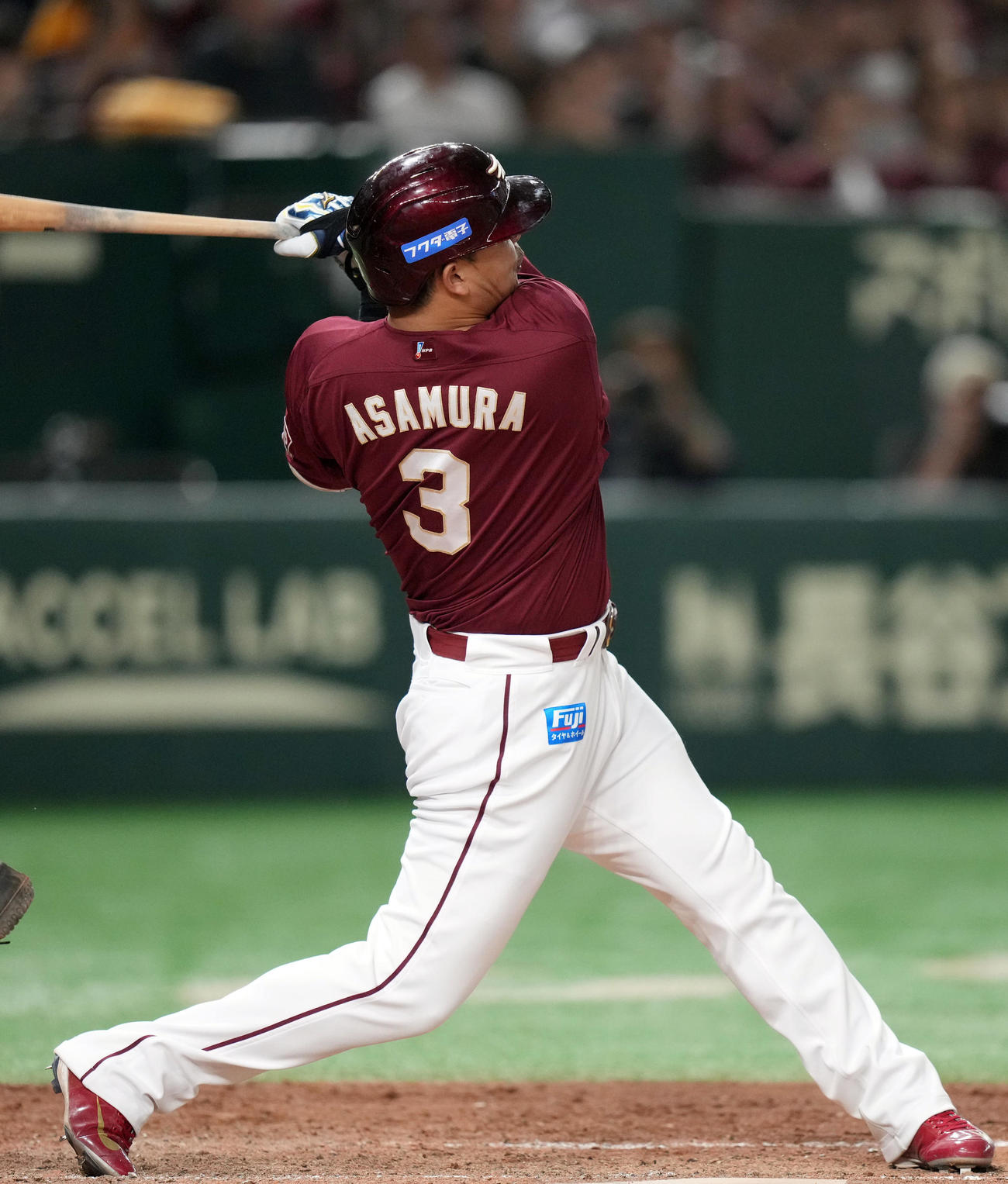 楽天対オリックス　4回裏楽天2死満塁、満塁本塁打を放つ浅村（撮影・狩俣裕三）
