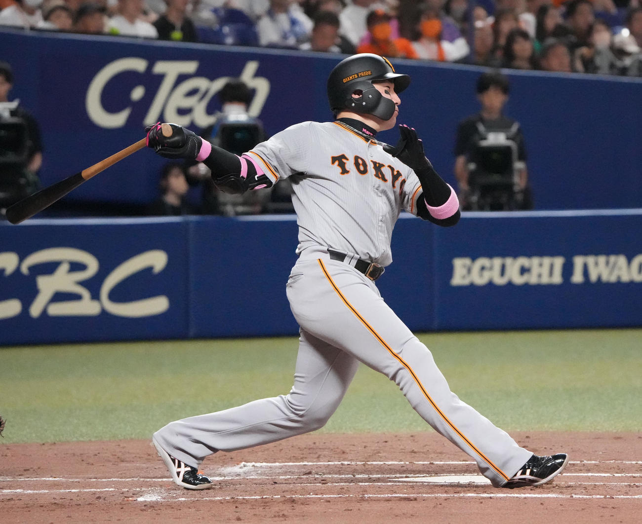 中日対巨人　3回表巨人1死一塁、右越え2点本塁打を放つ丸（撮影・森本幸一）
