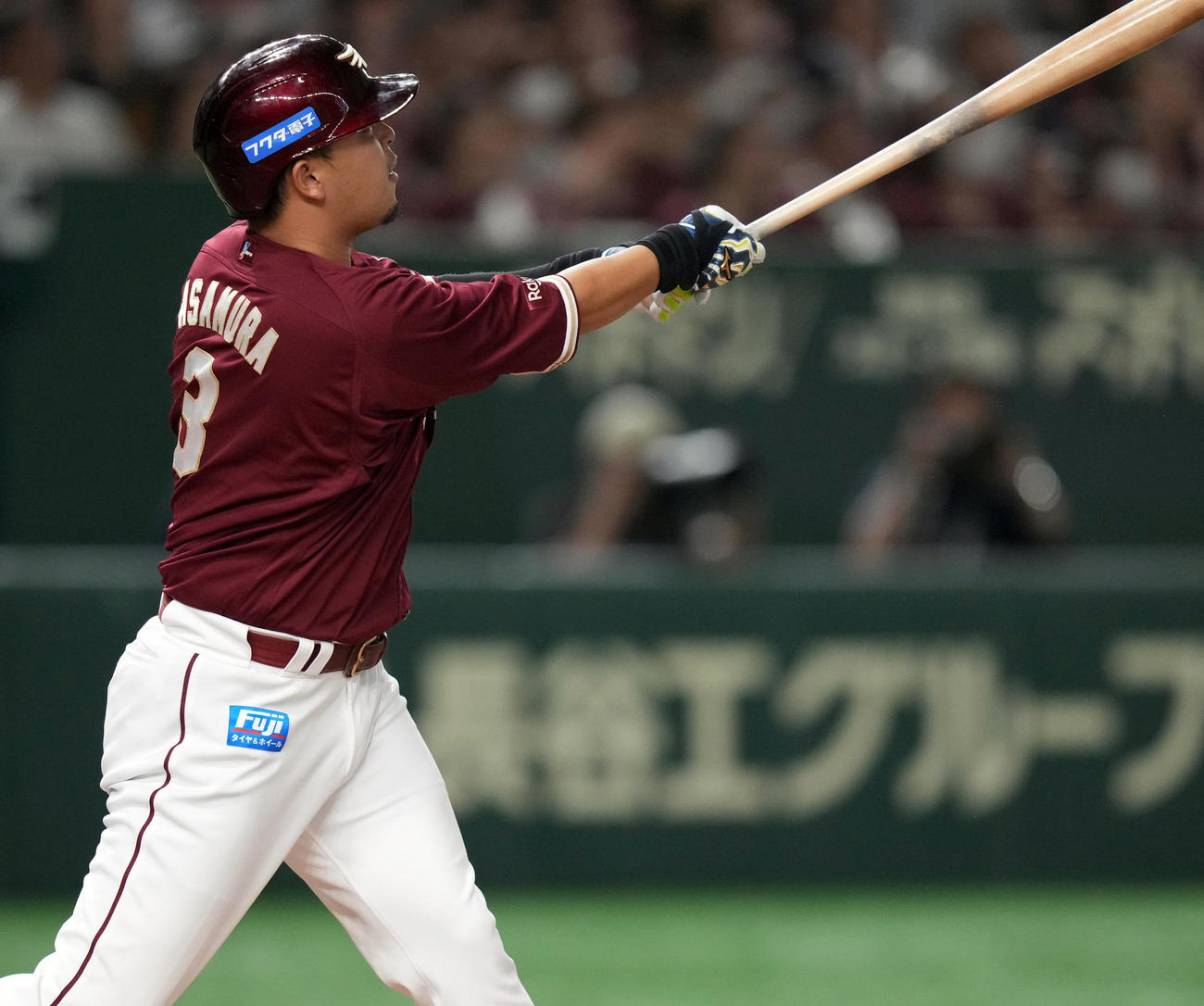 楽天対オリックス　4回裏楽天2死満塁、満塁本塁打を放つ浅村（撮影・狩俣裕三）