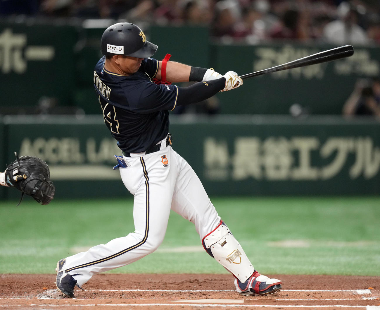 楽天対オリックス　1回表オリックス無死満塁、満塁本塁打を放つ頓宮（撮影・狩俣裕三）