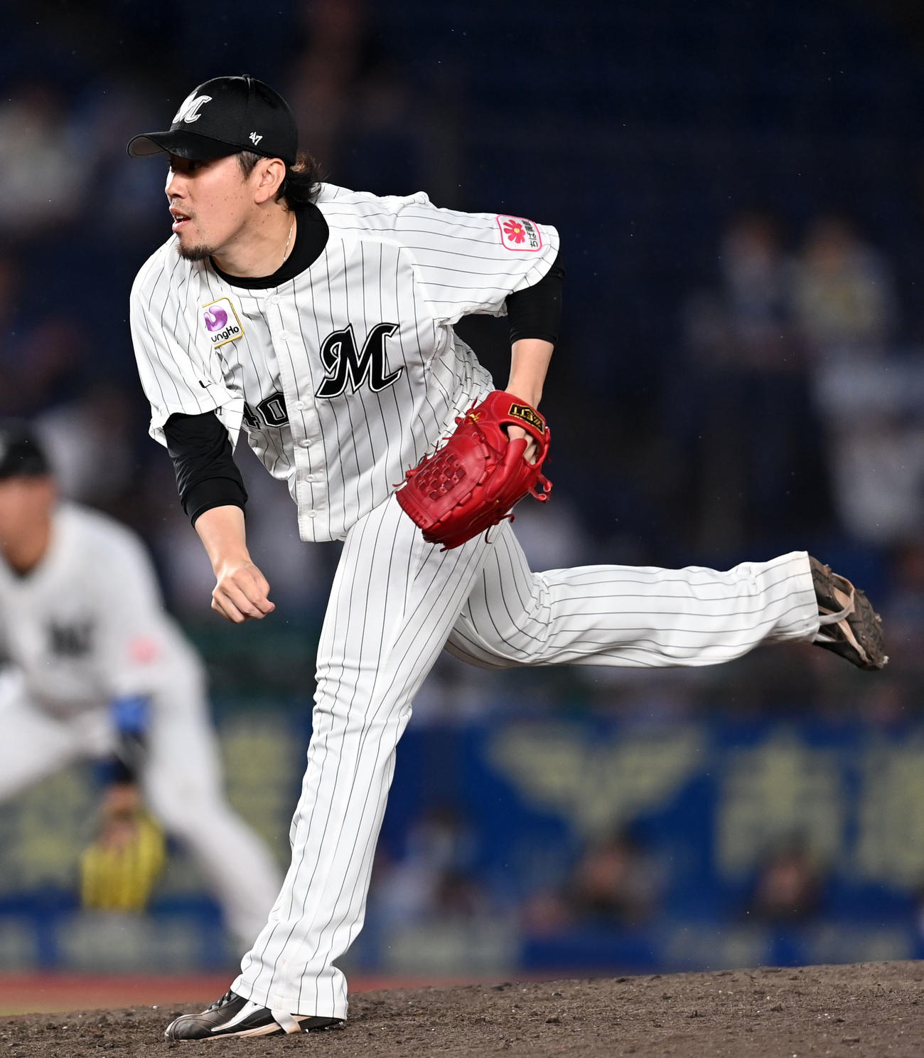ロッテ対西武　11回表から登板したロッテ西村（撮影・横山健太）