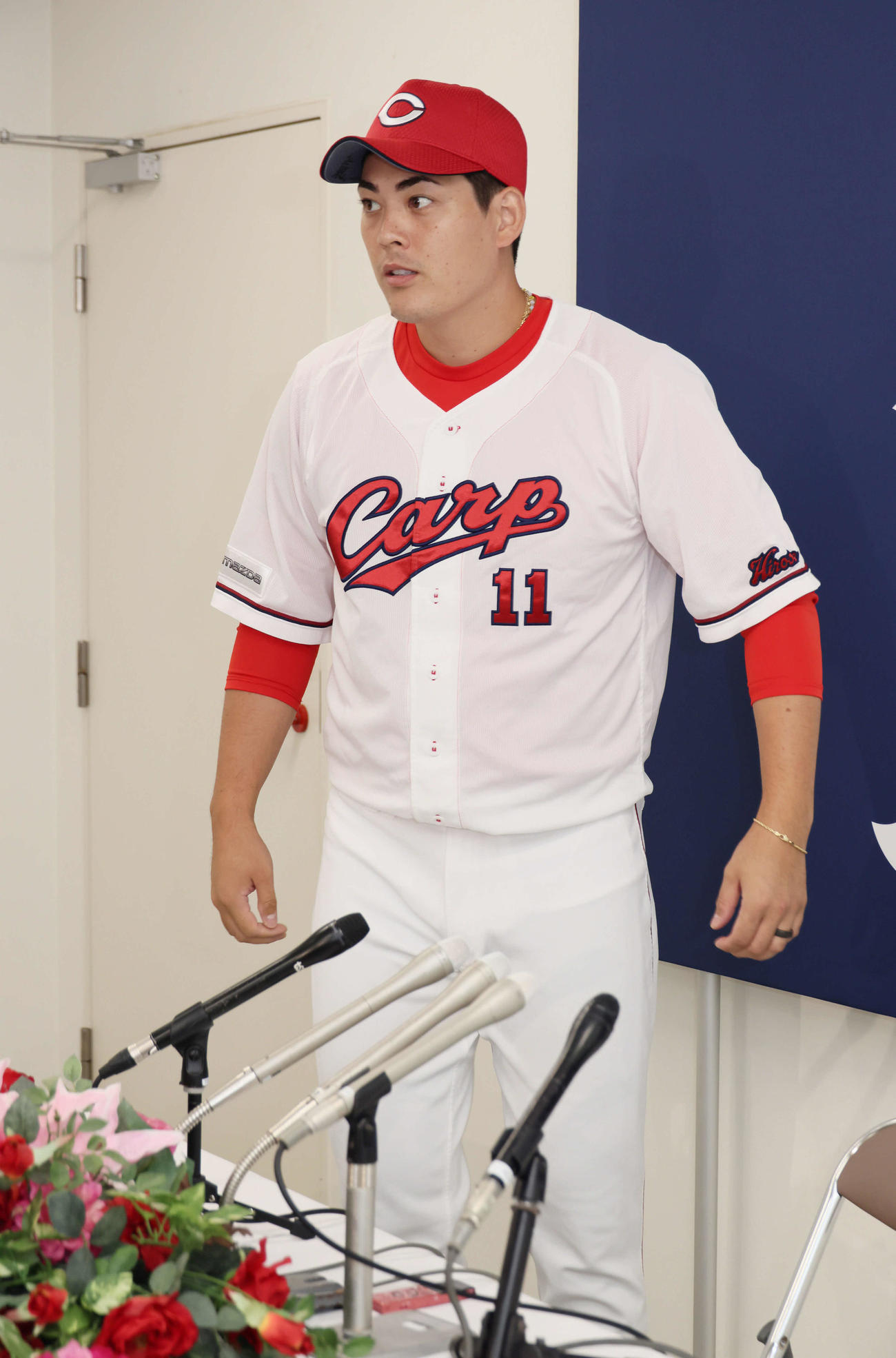 オールスターゲームに監督推薦で選ばれ、会見にのぞむ広島九里（撮影・加藤孝規）