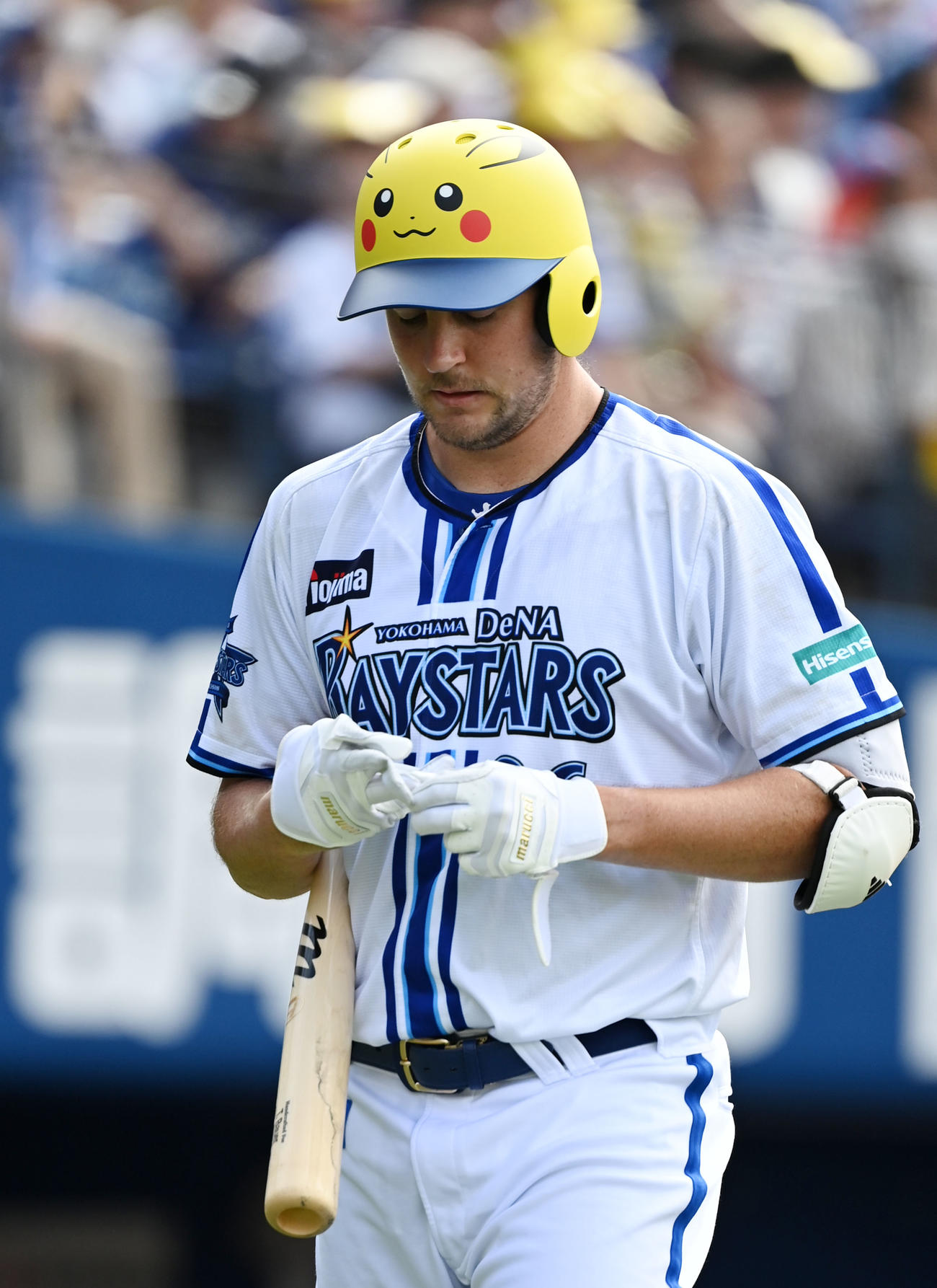 1日中日戦、三振に倒れ肩を落とすバウアー
