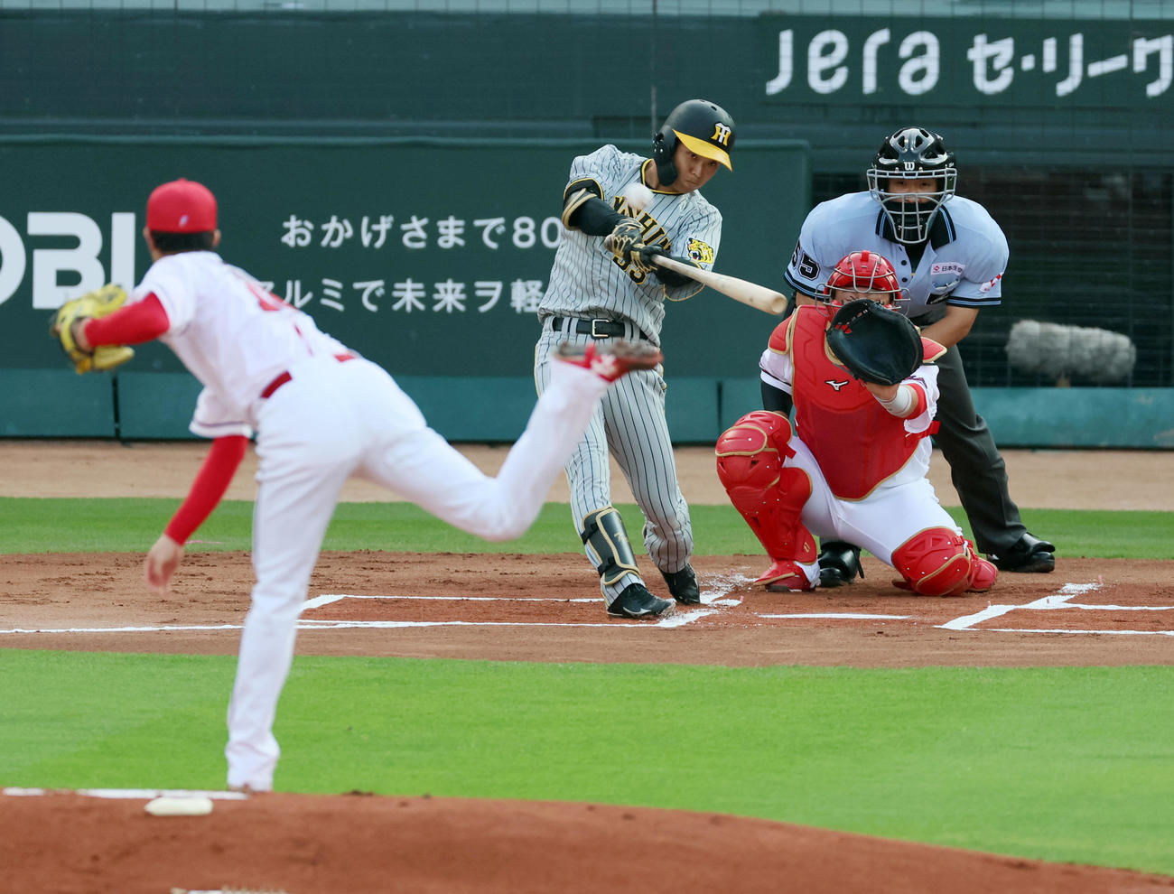 広島対阪神　1回表阪神無死、島田は右越えソロ本塁打を放つ。投手は森下（撮影・加藤哉）