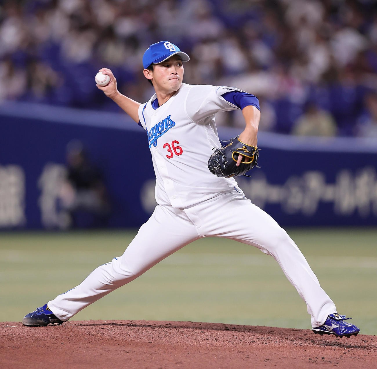 中日対巨人　1回途中から登板した中日岡野（撮影・足立雅史）