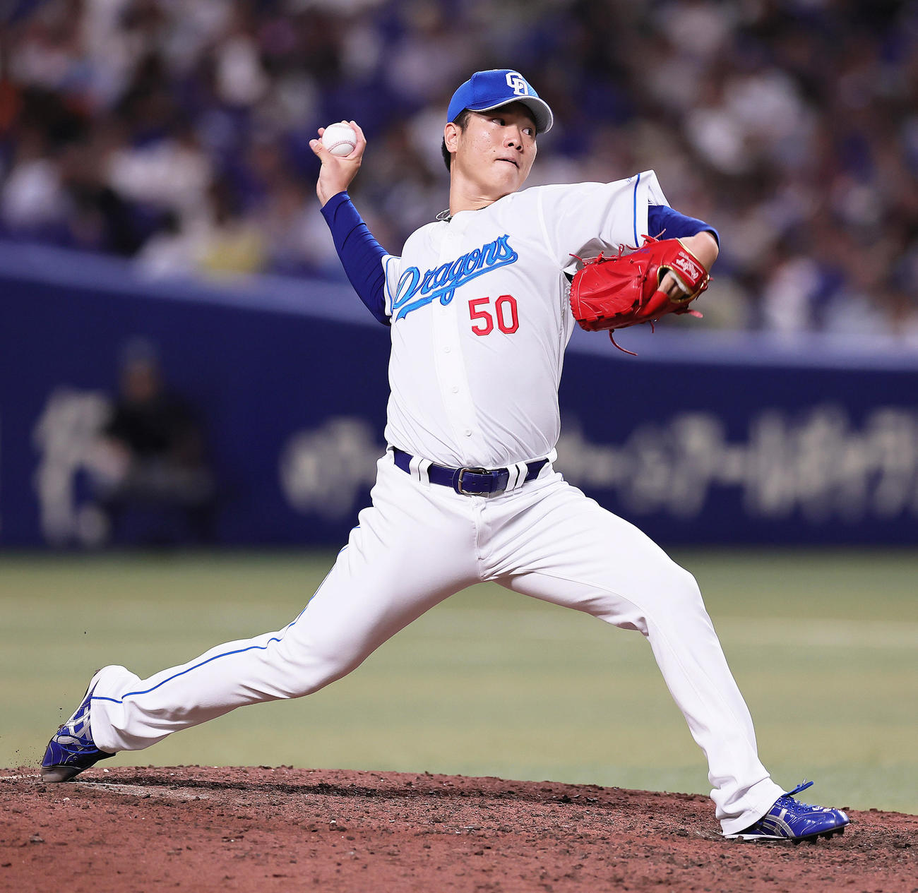 中日対巨人　8回から登板した中日清水（撮影・足立雅史）