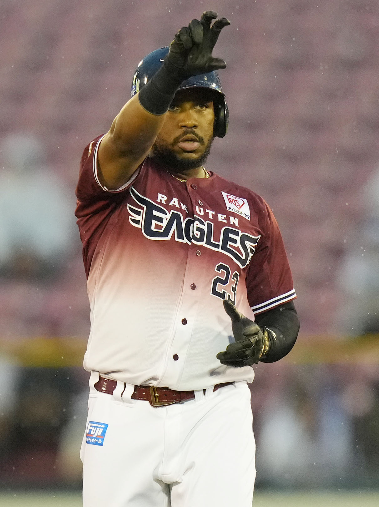 楽天対オリックス　2回裏楽天1死一塁、先制適時二塁打を放つフランコ（撮影・狩俣裕三）