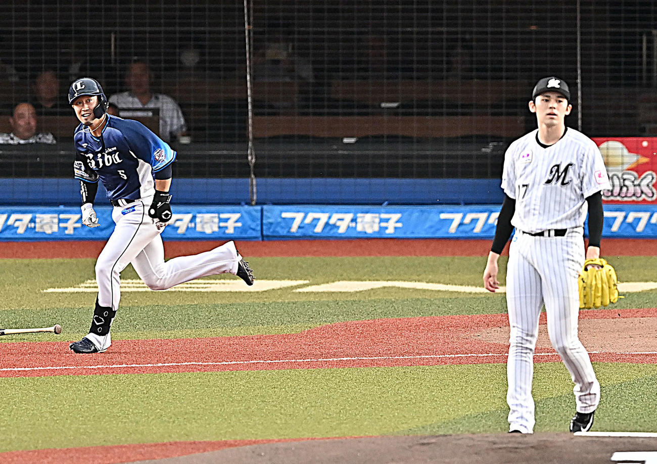 5日、佐々木朗から二塁打を放つ外崎（撮影・滝沢徹郎）