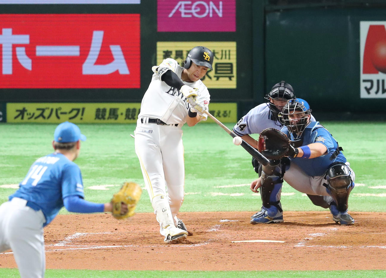 ソフトバンク対日本ハム　3回裏ソフトバンク2死二塁、柳田は右越えに先制となる2点本塁打を放つ（撮影・梅根麻紀）