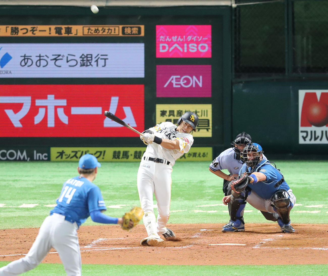 ソフトバンク対日本ハム　3回裏ソフトバンク2死二塁、柳田は右越えに先制となる2点本塁打を放つ（撮影・梅根麻紀）