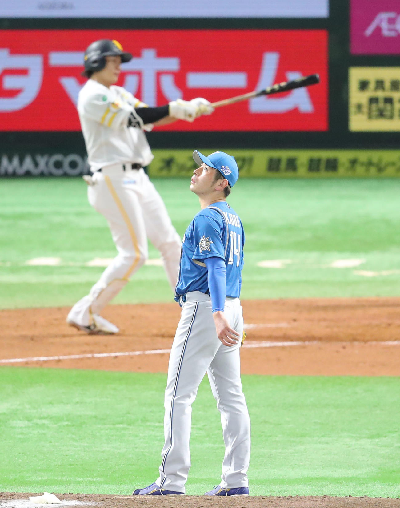 ソフトバンク対日本ハム　3回裏ソフトバンク2死二塁、柳田に先制となる2点本塁打を浴びた加藤貴（撮影・梅根麻紀）