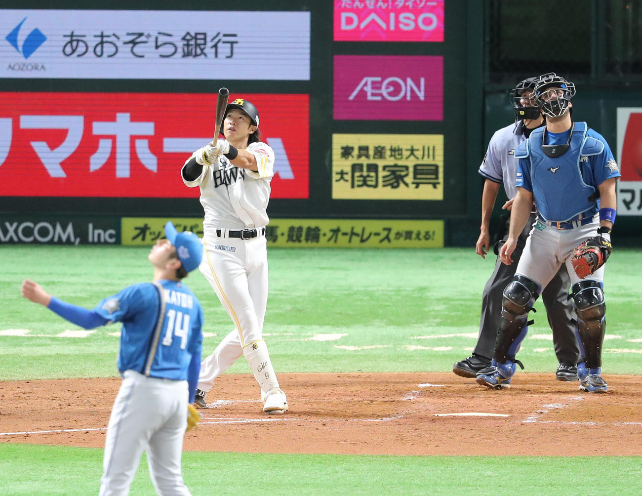 ソフトバンク対日本ハム　3回裏ソフトバンク2死二塁、柳田は右越えに先制となる2点本塁打を放つ（撮影・梅根麻紀）