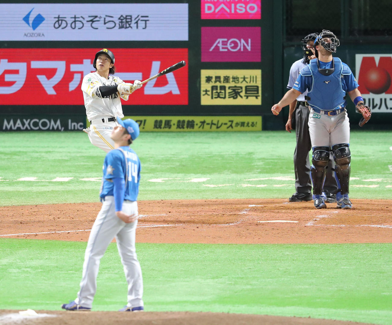 ソフトバンク対日本ハム　3回裏ソフトバンク2死二塁、柳田は右越えに先制となる2点本塁打を放つ（撮影・梅根麻紀）